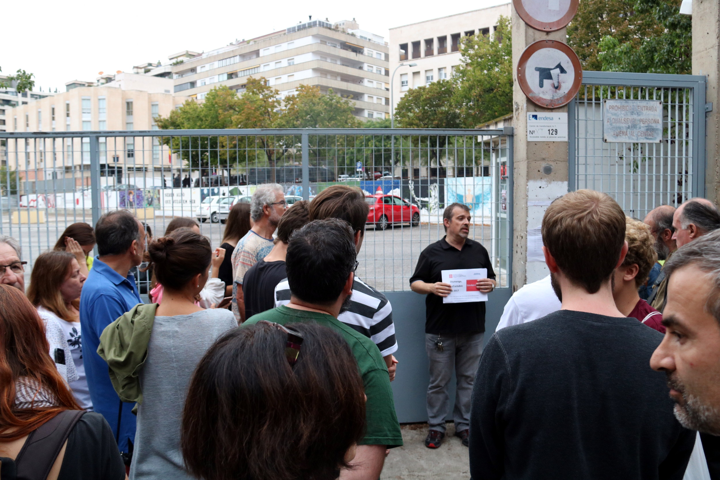 A high school in Tarragona where the Spanish police tried to seize referendum material (by Anna Ferràs)