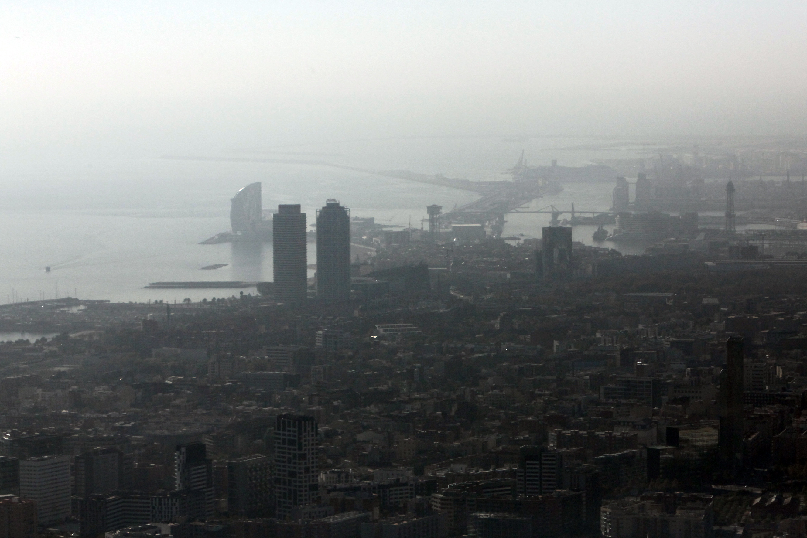 Barcelona during an emergency air quality situation (by ACN)