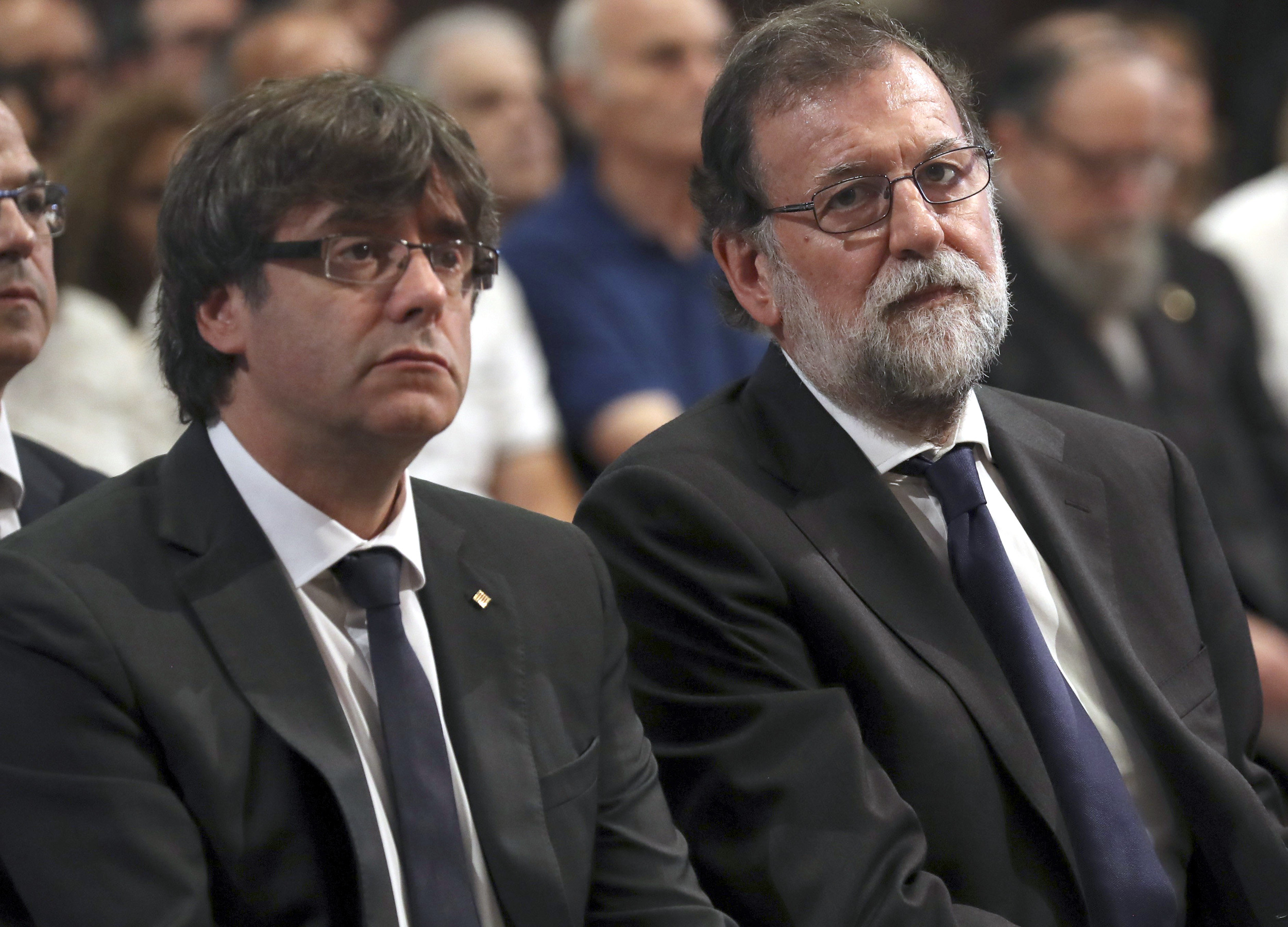 Carles Puigdemont and Mariano Rajoy sat together during mass at Sagrada Familia after Barcelona terrorist attacks (by ACN)