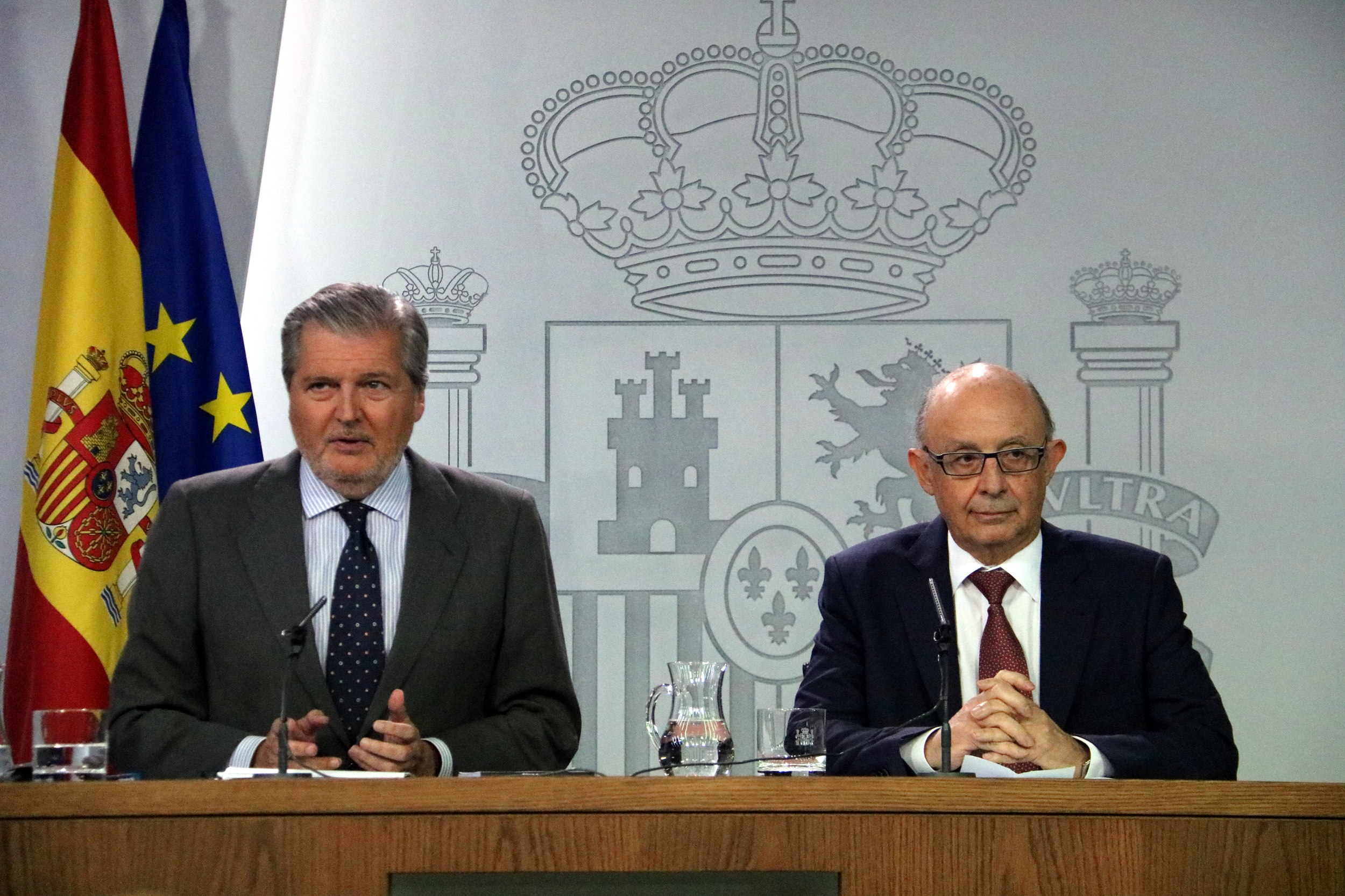 The Spanish government's spokesman Íñigo Méndez de Vigo with Spain's treasury minister Cristóbal Montoro in September (by ACN)