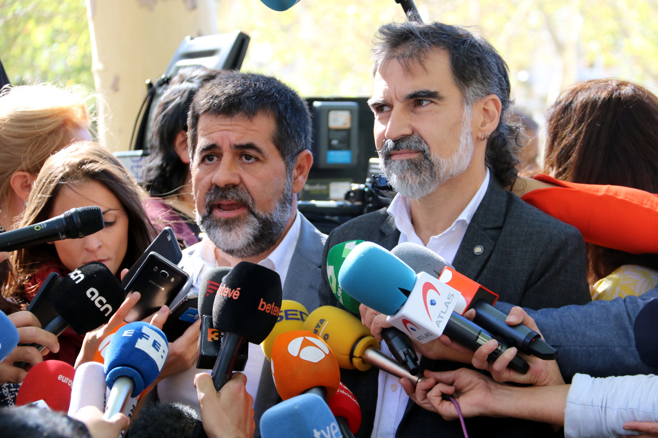 Catalan National Assembly president, Jordi Sánchez (left), and Òmnium Cultural president, Jordi Cuixart (by Tània Tàpia) 