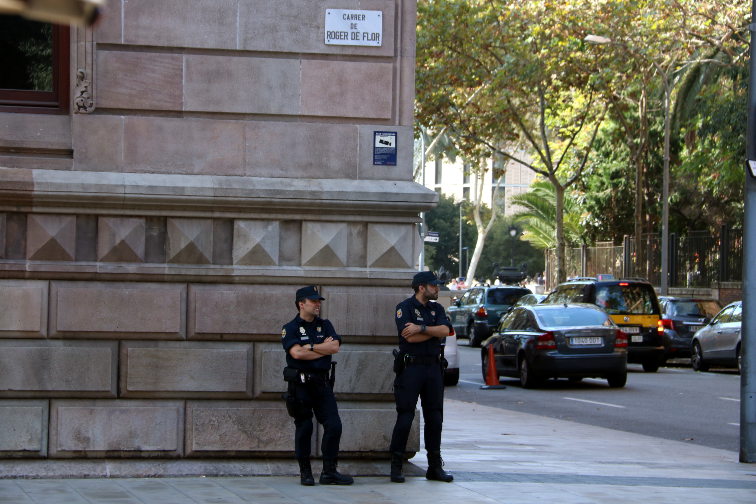 Spanish police guarding the Palace of Justice in Barcelona (by ACN)