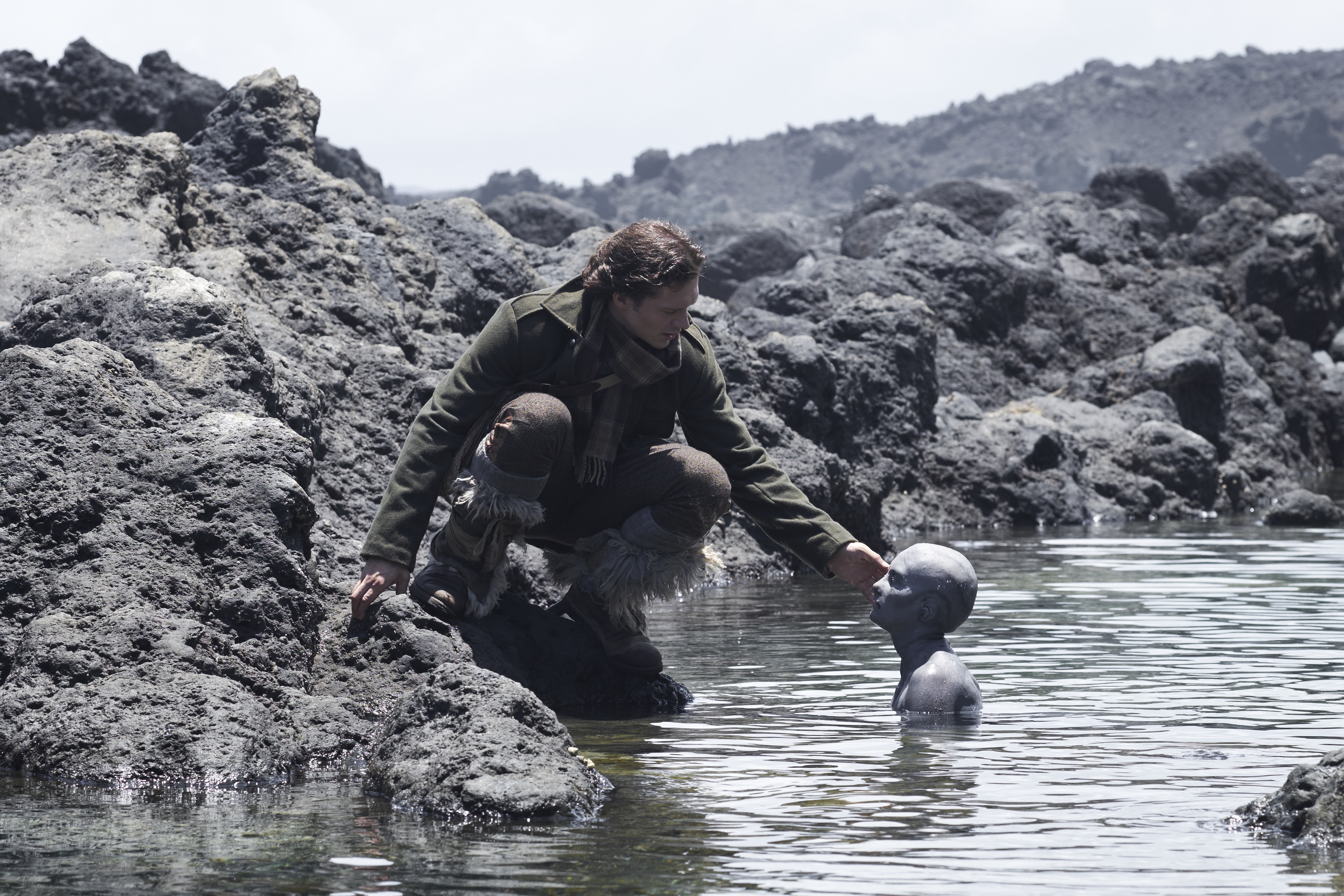Frame from the movie Cold Skin, featuring actors David Oakes and Aura Garrido
