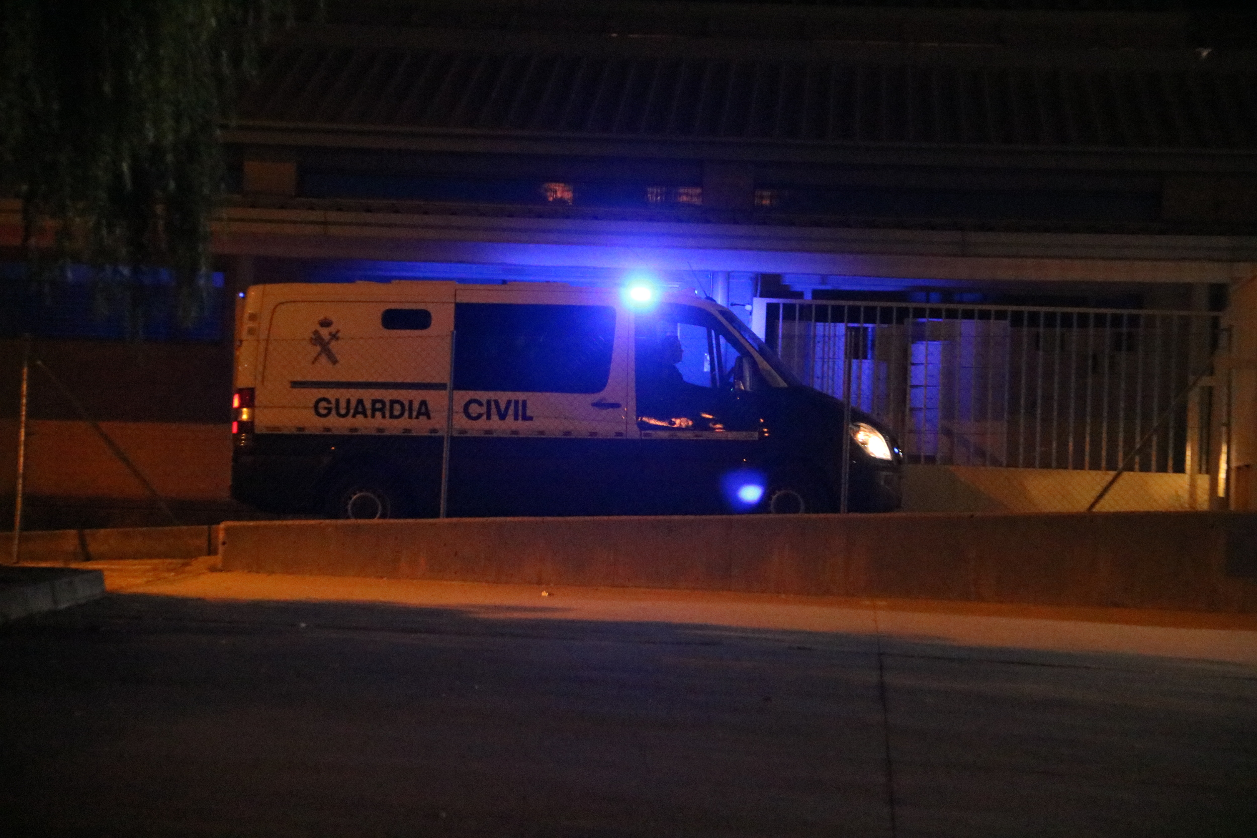 The van with the pro-indy leaders arrives at the Soto del Real prison, in Madrid (by ACN)