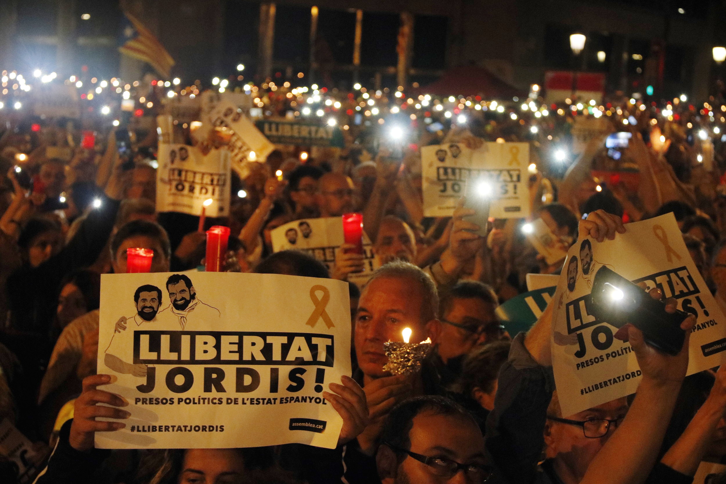Candlelit march for the release of pro-independence leaders on Tuesday (by Mar Martí)