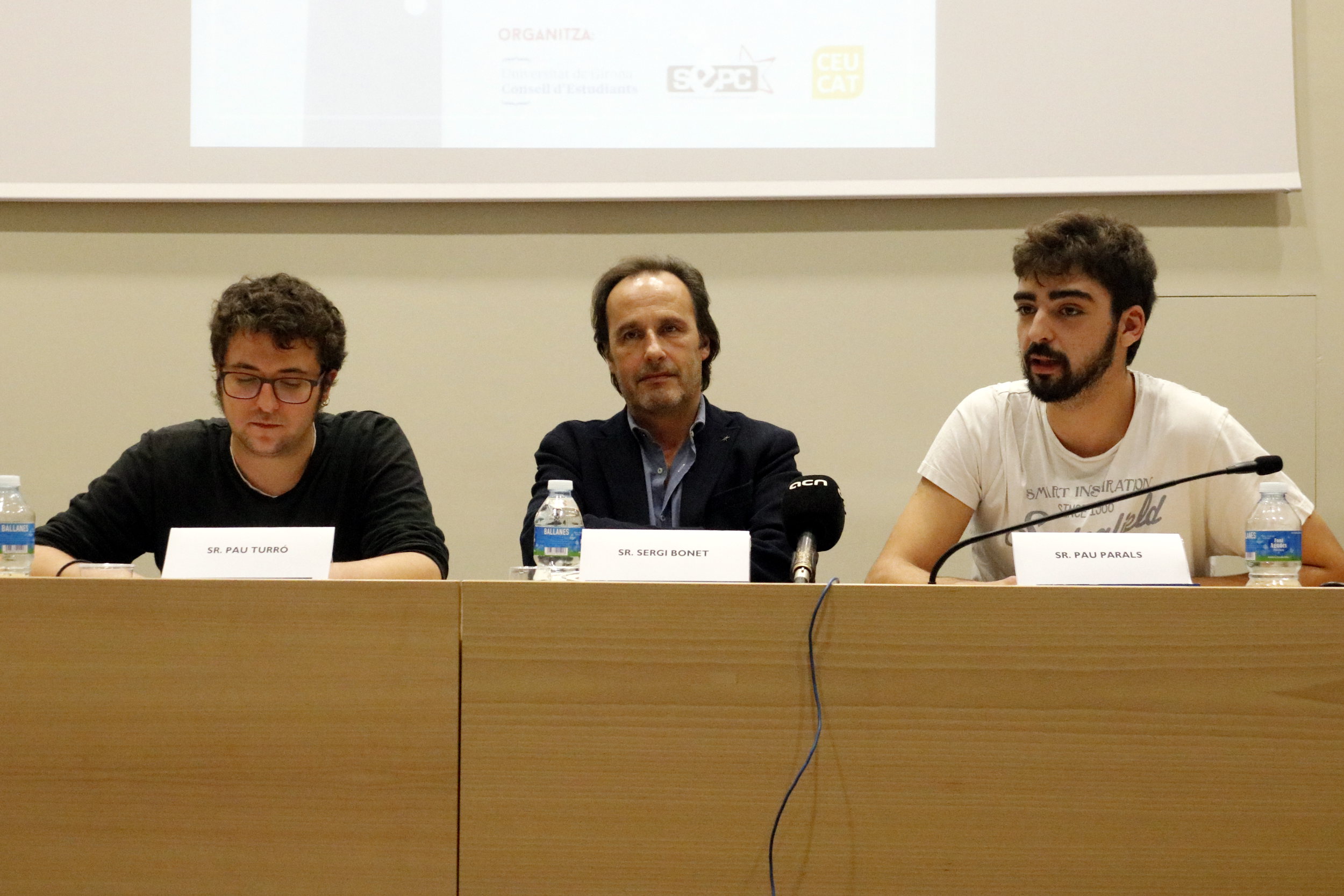 The president of ACUP, Sergi Bonet, with representatives from the SEPC and the UdG Student Council, during the 17 November press conference in 2016 (by Tania Tapia)