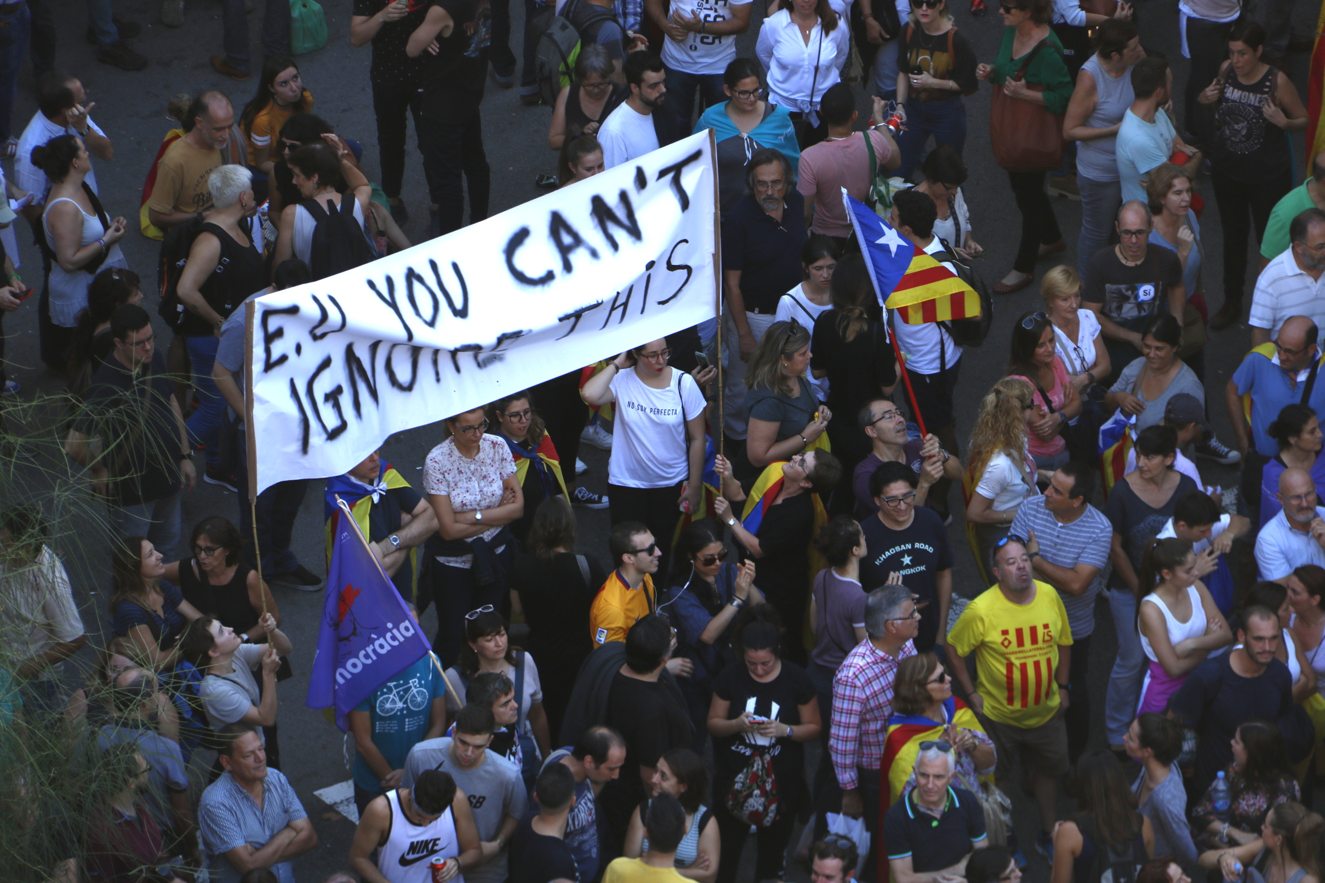 People holding up banner saying “EU you can't ignore this“ at protest on Oct 3 (by ACN)