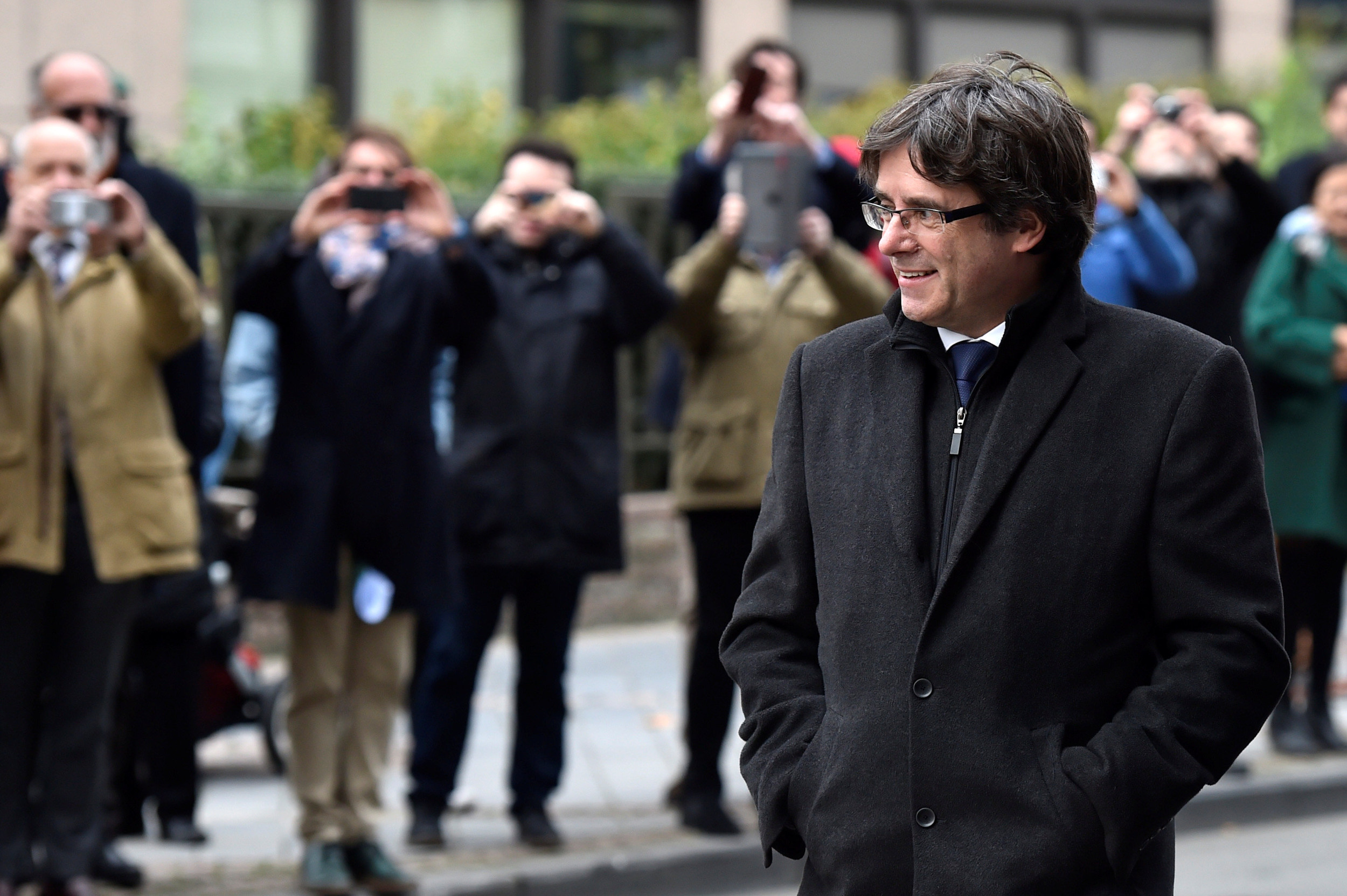 Carles Puigdemont arriving at press conference in Brussels Oct 31 (by ACN)