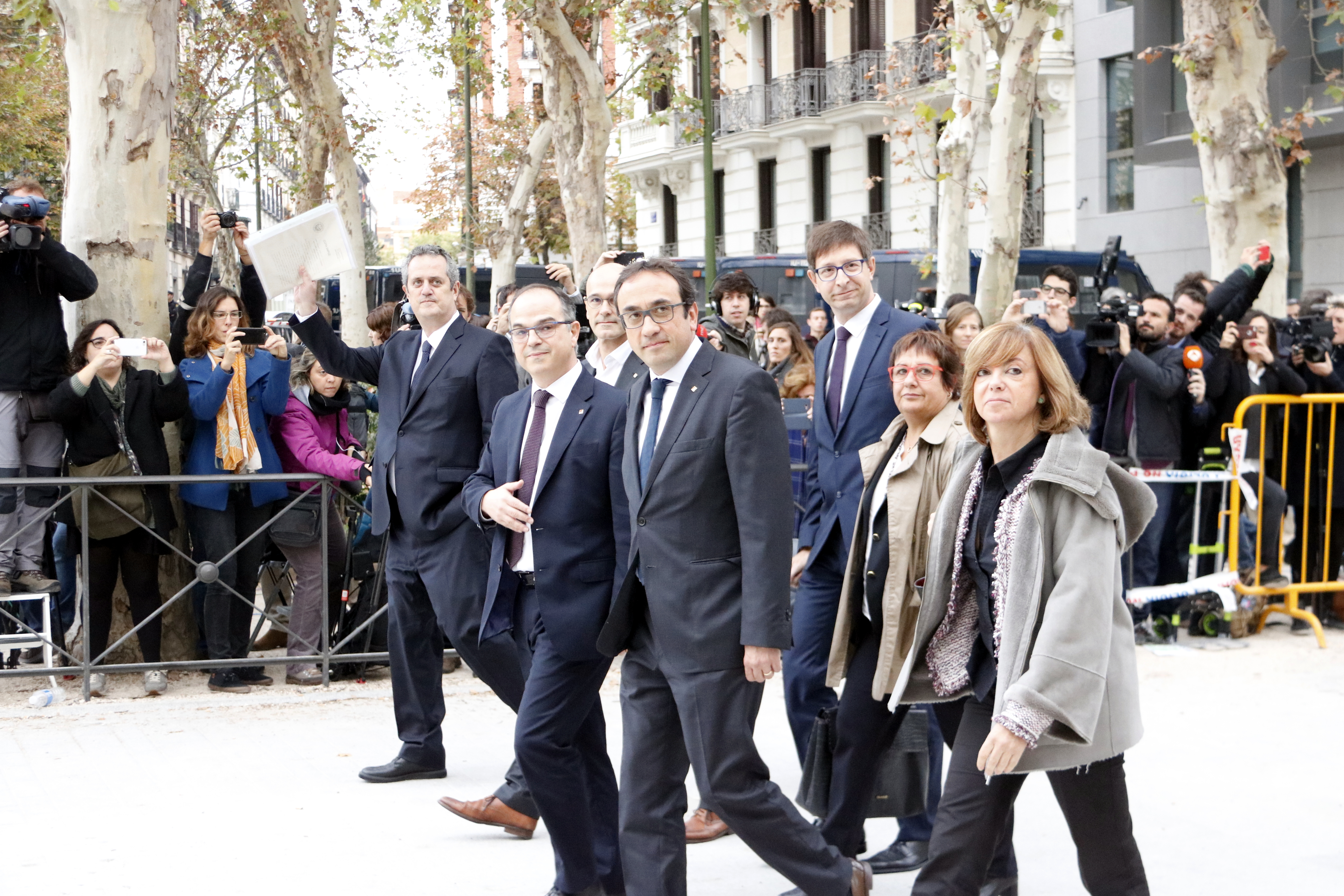 Catalan ministers of Home Affairs, Presidency, Foreign Affairs, Territory, Justice, Social Affairs and Governance about to arrive at the Spanish National Court