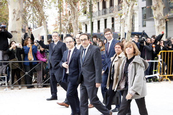 Catalan ministers arriving at the National Court on November 2 (by Rafa Garrido)