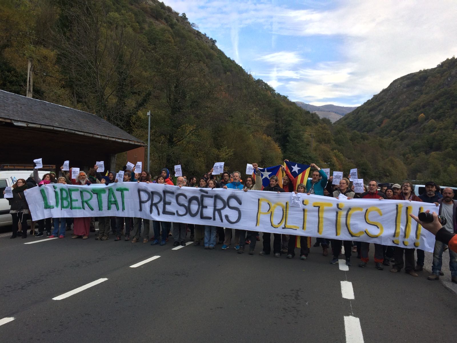 Foto of a road cut in the Northwestern Vall d'Aran region