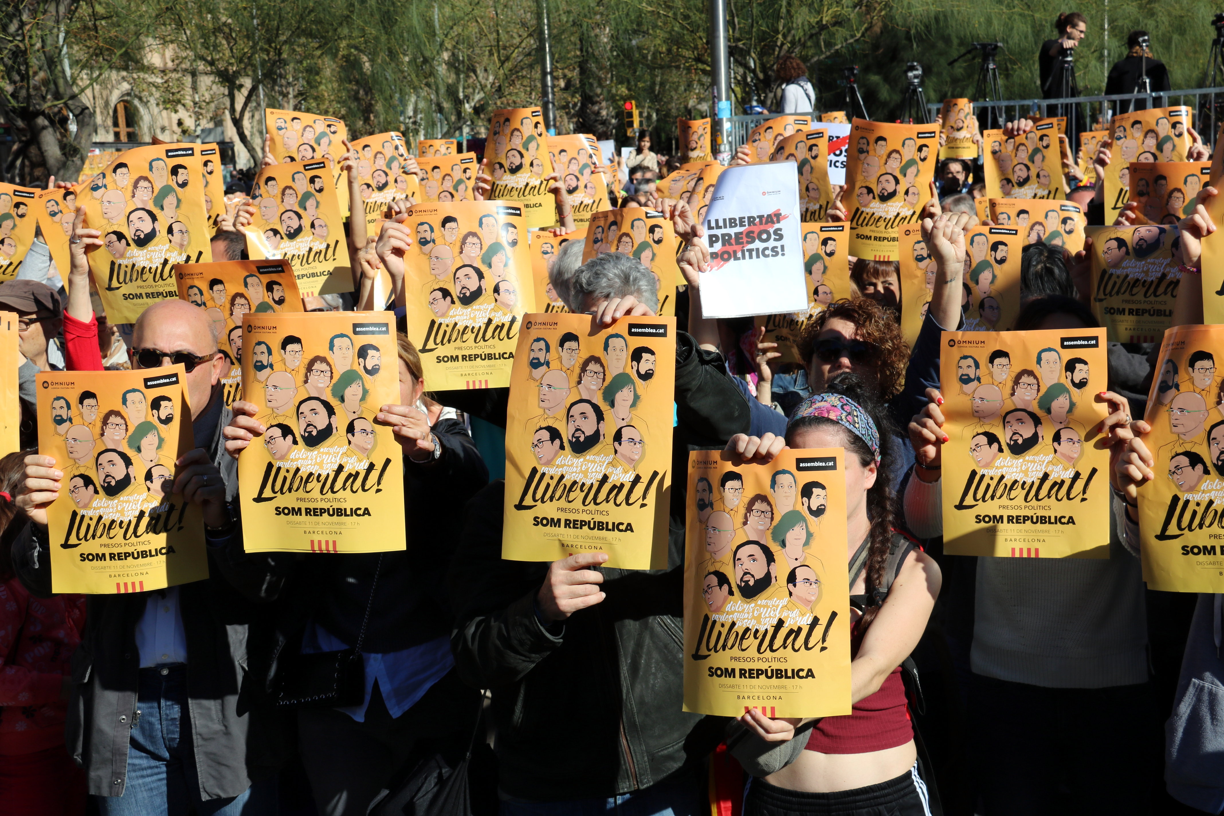 A protest in University square in Barcelona asking for the freedom of political prisoners on November 5 (by ACN)