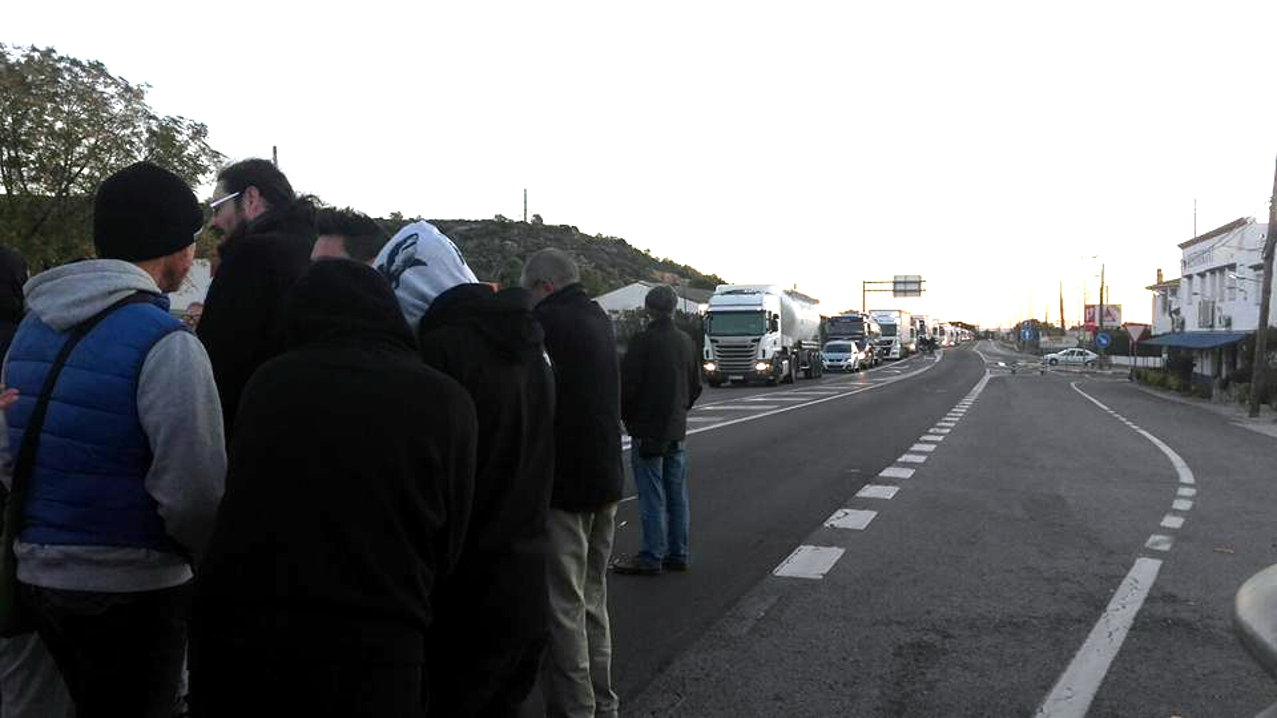 Some citizens blocking N-340 road in Southern Catalonia