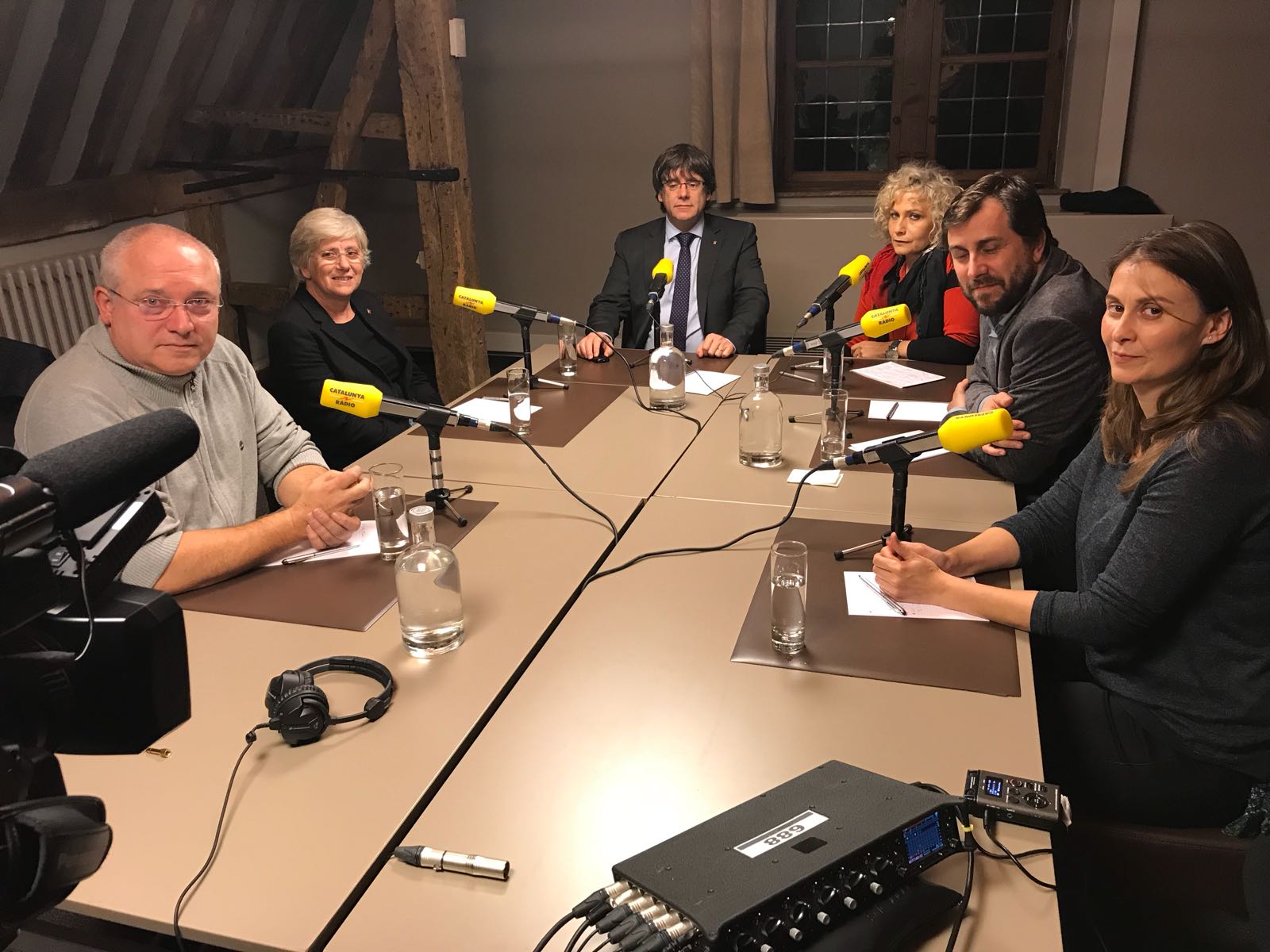 Carles Puigdemont and his four deposed ministers during the interview