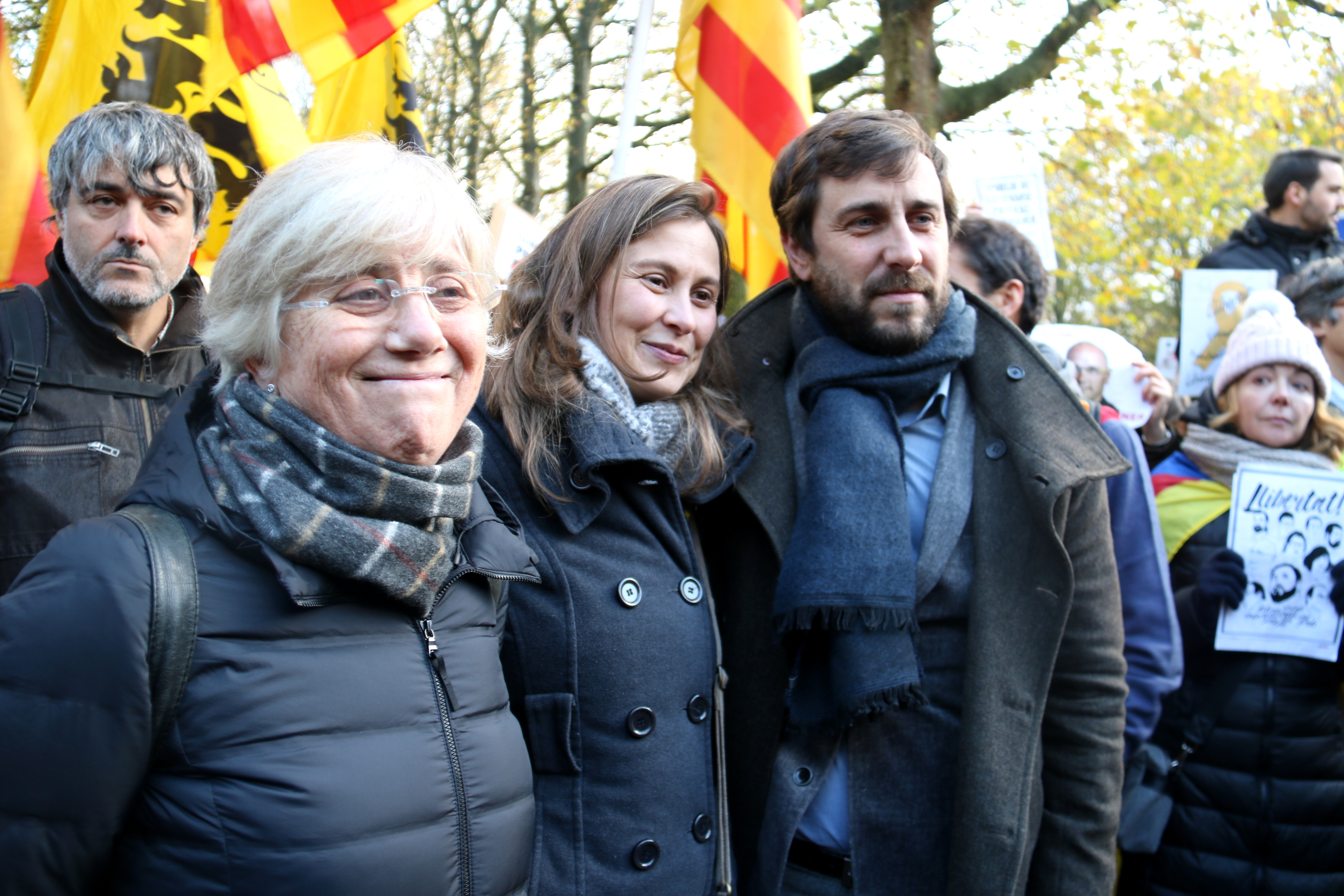 Deposed Catalan ministers Toni Comín, Meritxell Serret and Clara Ponsatí in the demonstrations in Brussels on November 12 2017 demanding the release of political prisoners (by ACN)