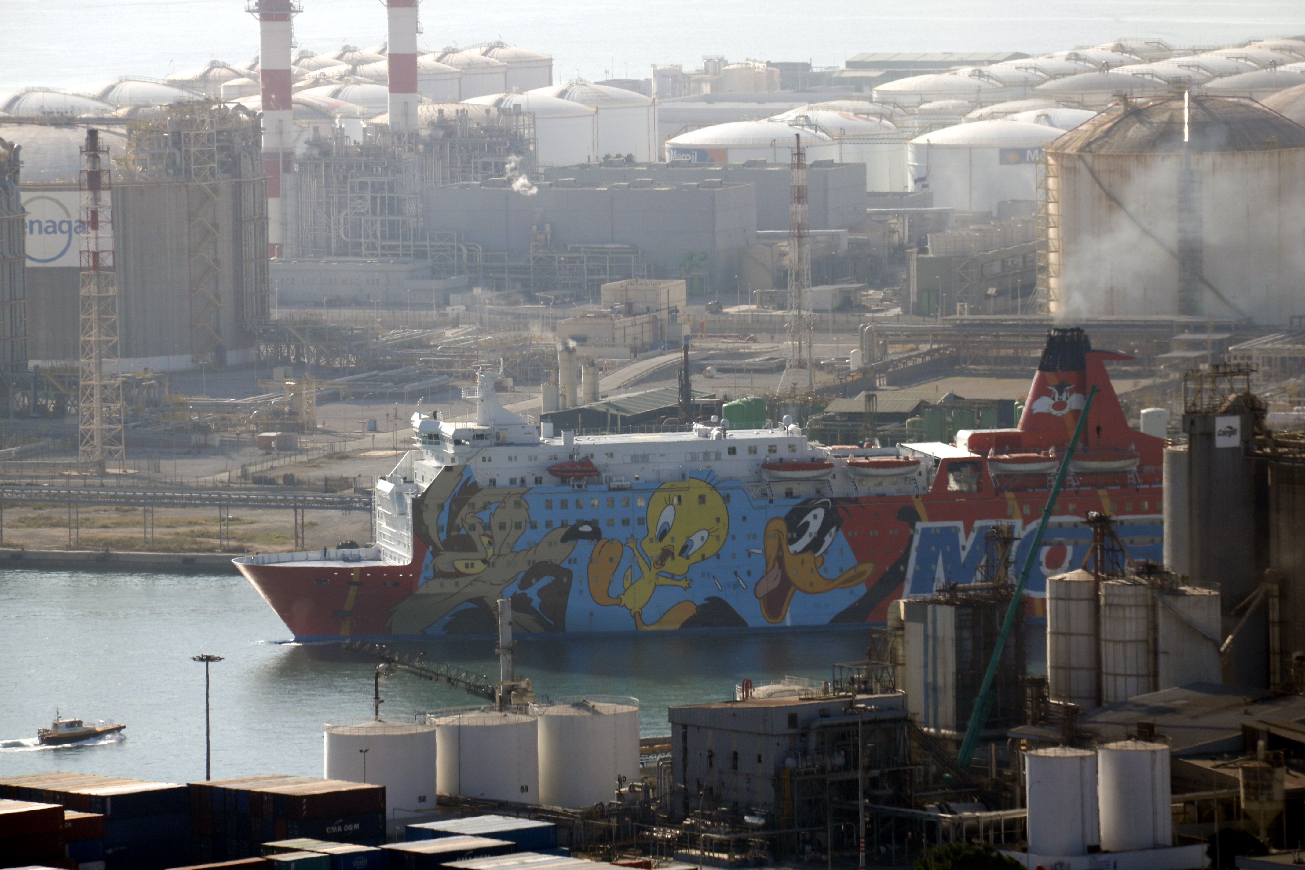 The 'Tweetie Pie' ship leaving Barcelona port (by ACN)