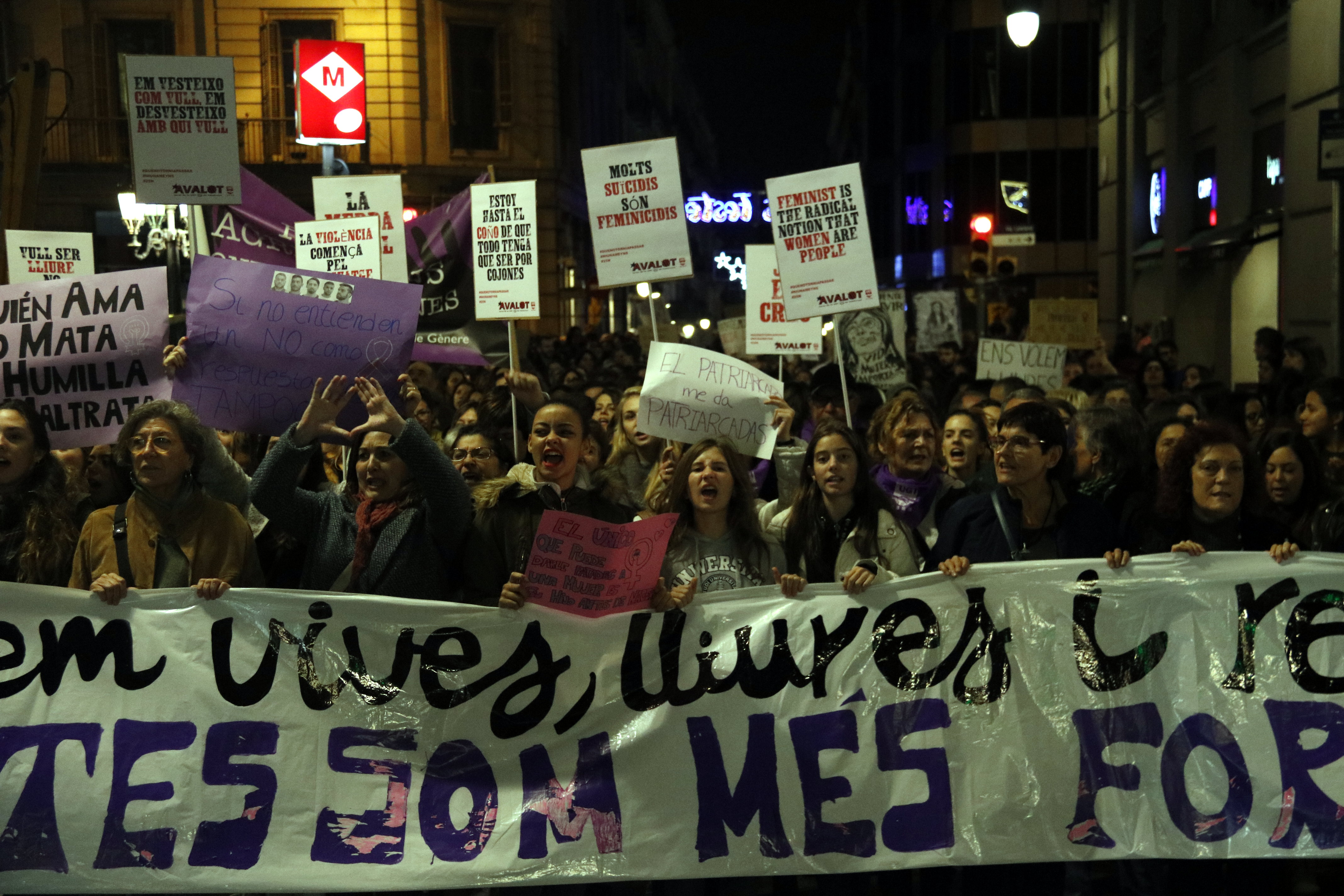 Protesters marching against gender violence in Barcelona on 25 November (by ACN)