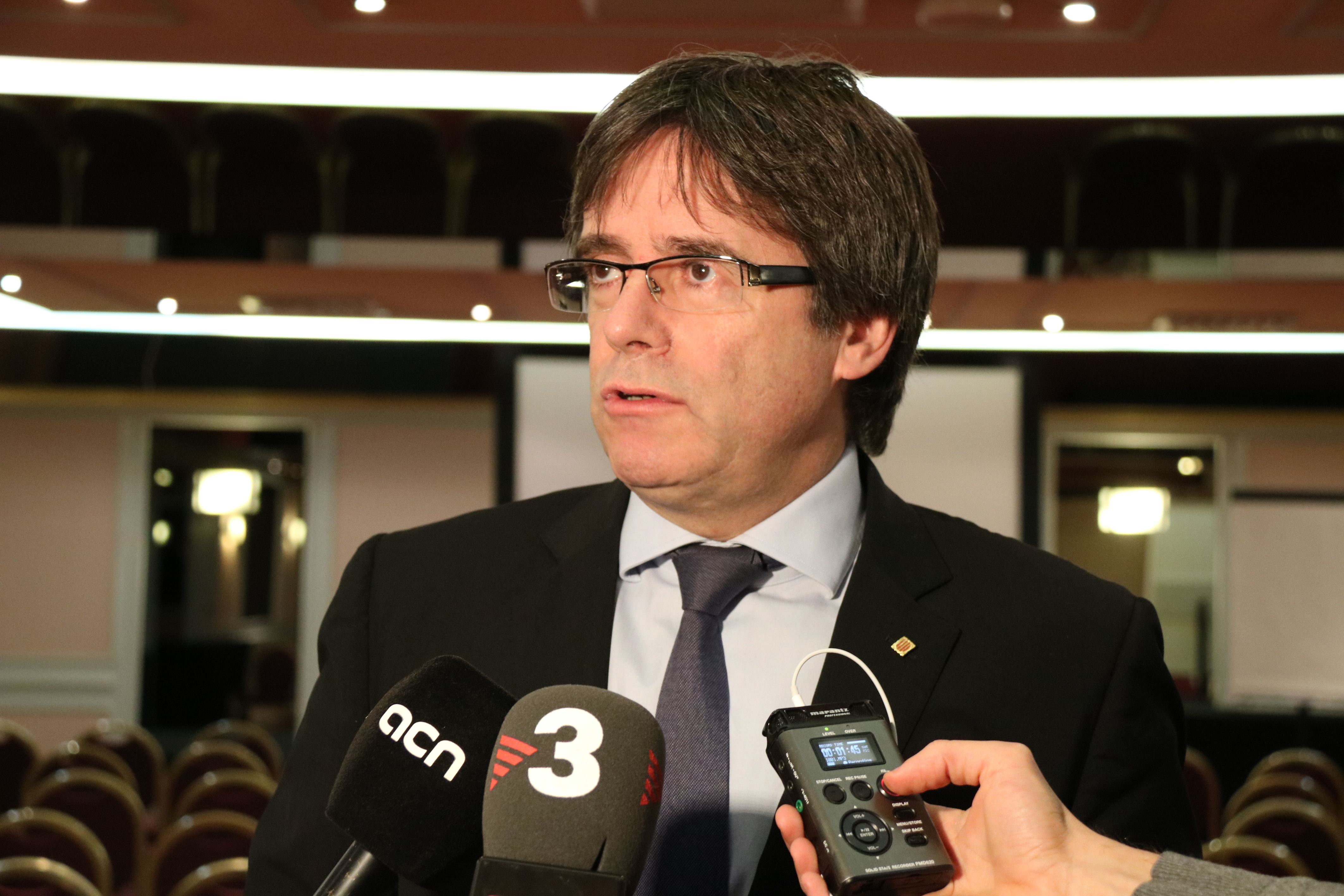 Carles Puigdemont speaking to the press in Brussels on November 29 2017 (by Laura Pous)