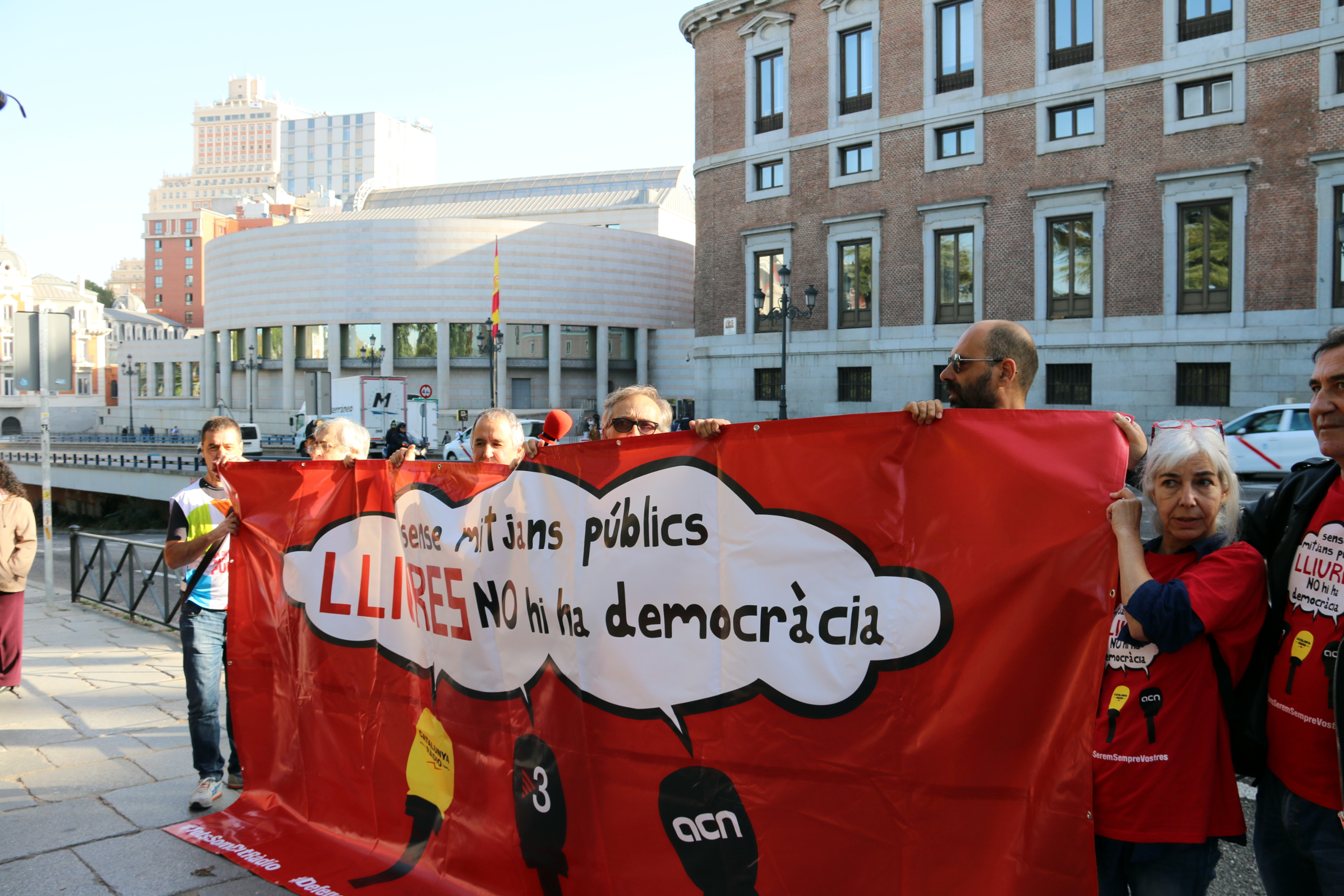 Catalan public broadcaster workers demonstrate to prostest against the takeover of Catalan public media (by José Soler)