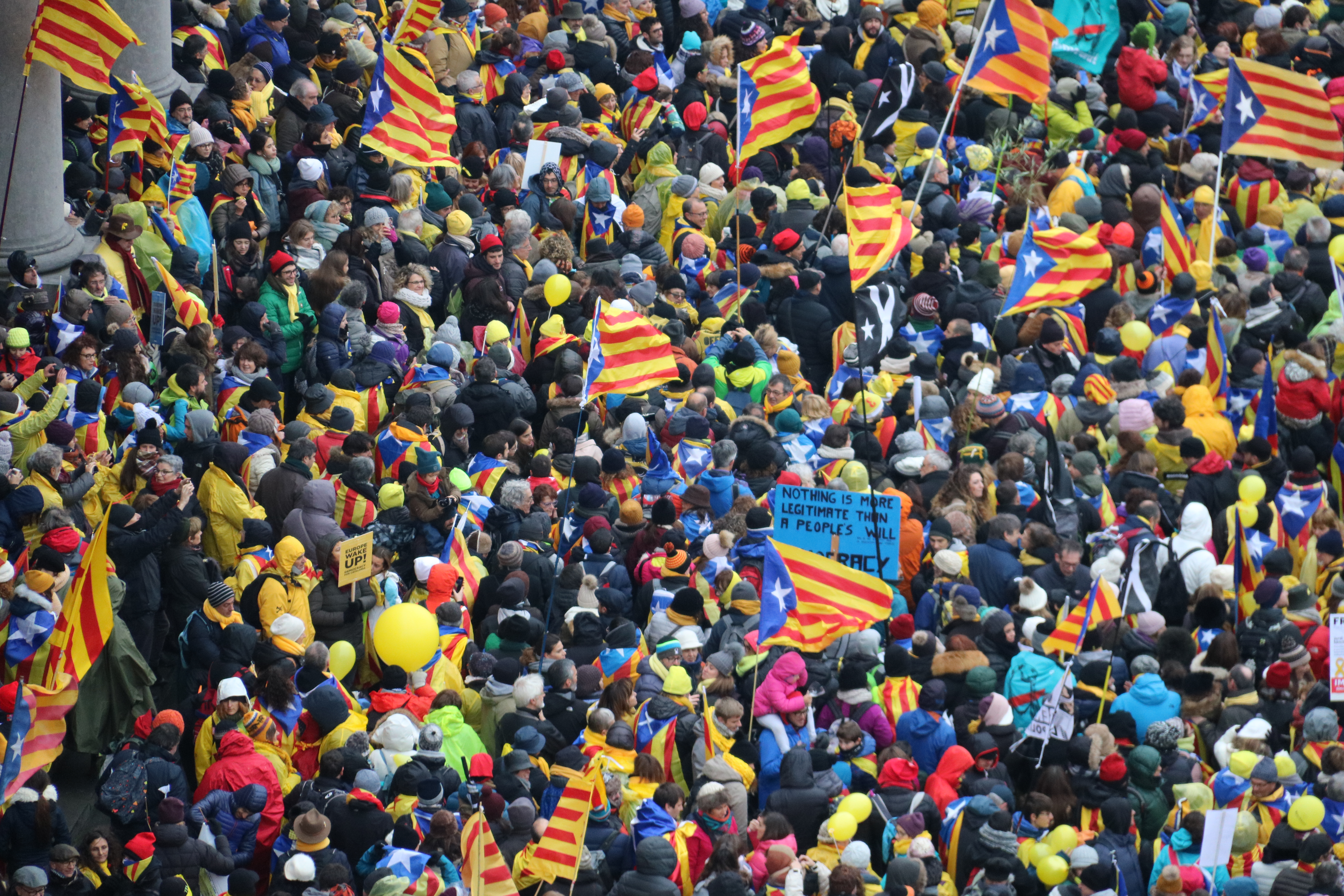 People gather in Brussels to protest against the imprisonment of Catalan leaders (by ACN)