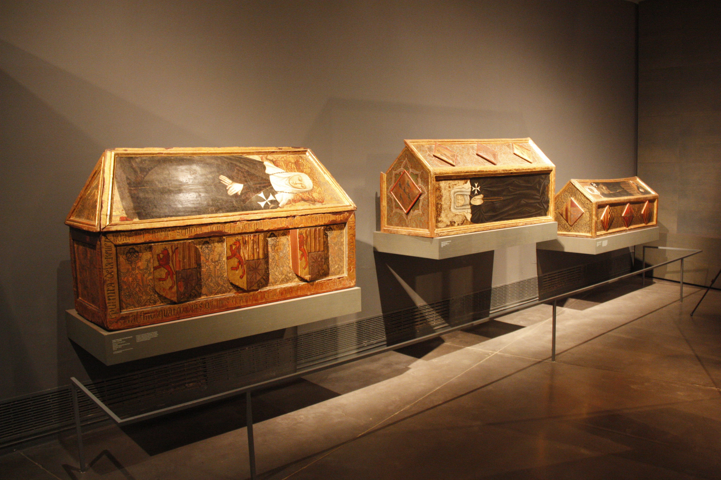 Three sarcophaguses on display in the Museum of Lleida (by ACN)