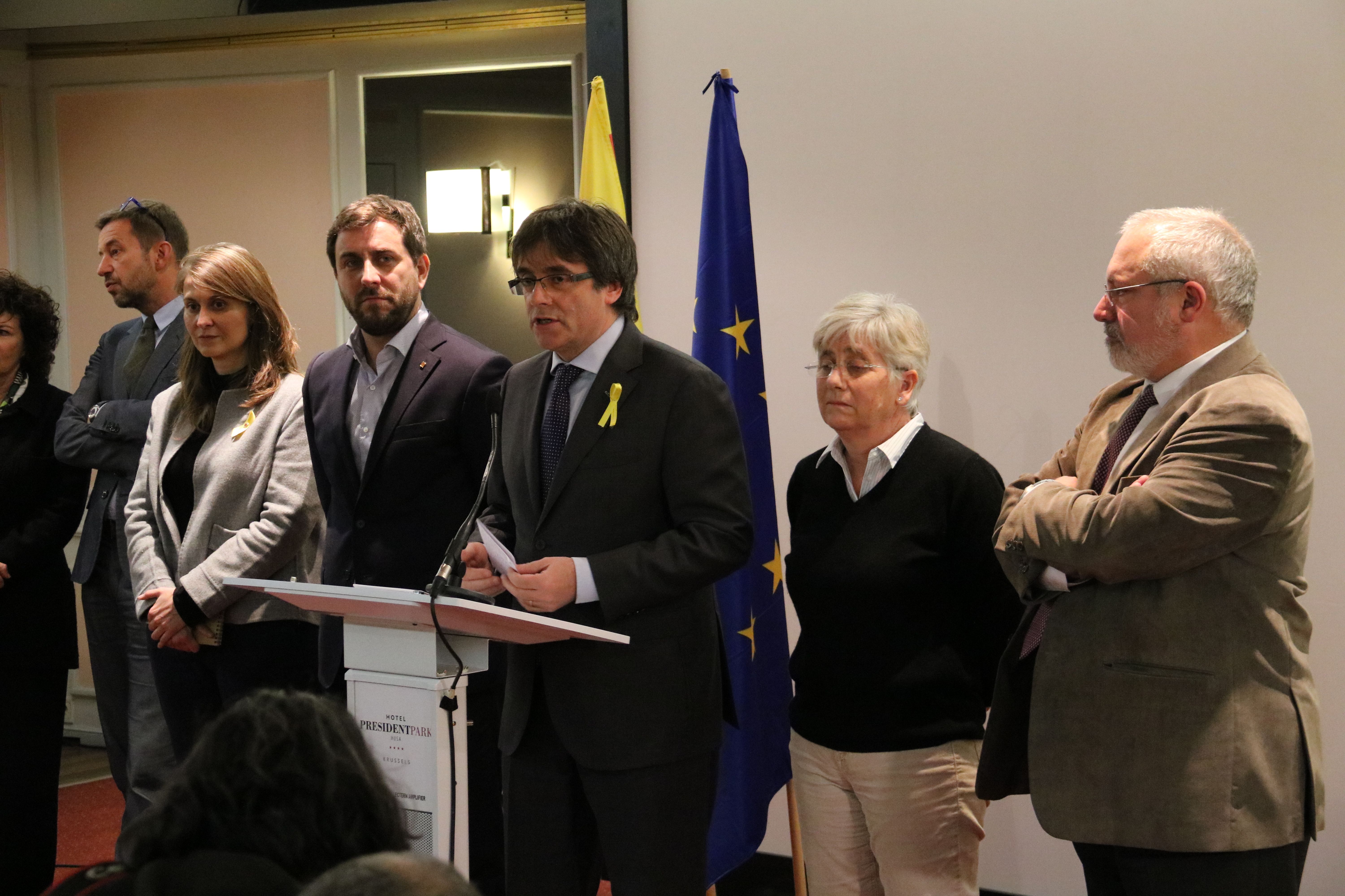 Catalan president Carles Puigdemont (center) with ministers Meritxell Serret, Toni Comín, Clara Ponsatí and Lluís Puig (by Laura Pous)