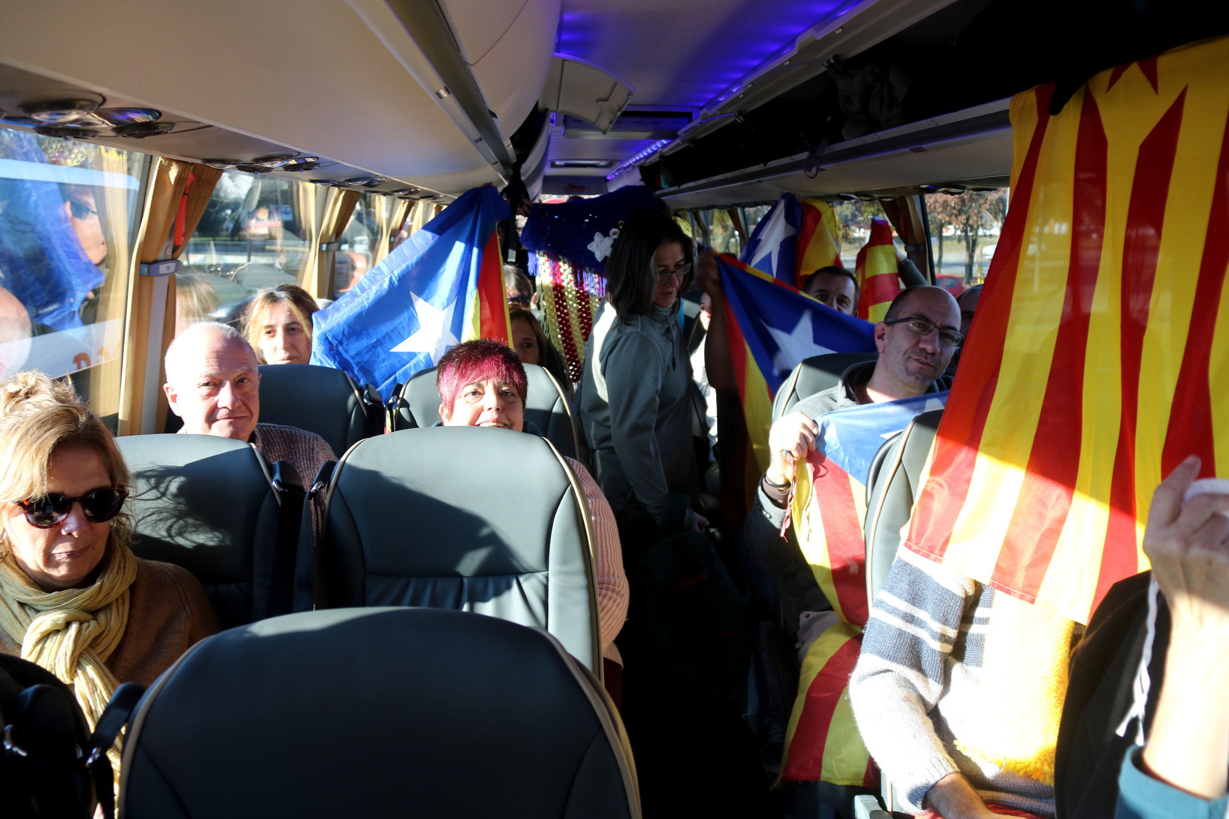 Passengers on one of the buses heading from Catalonia to Brussels for Thursday's demonstration (by ACN)