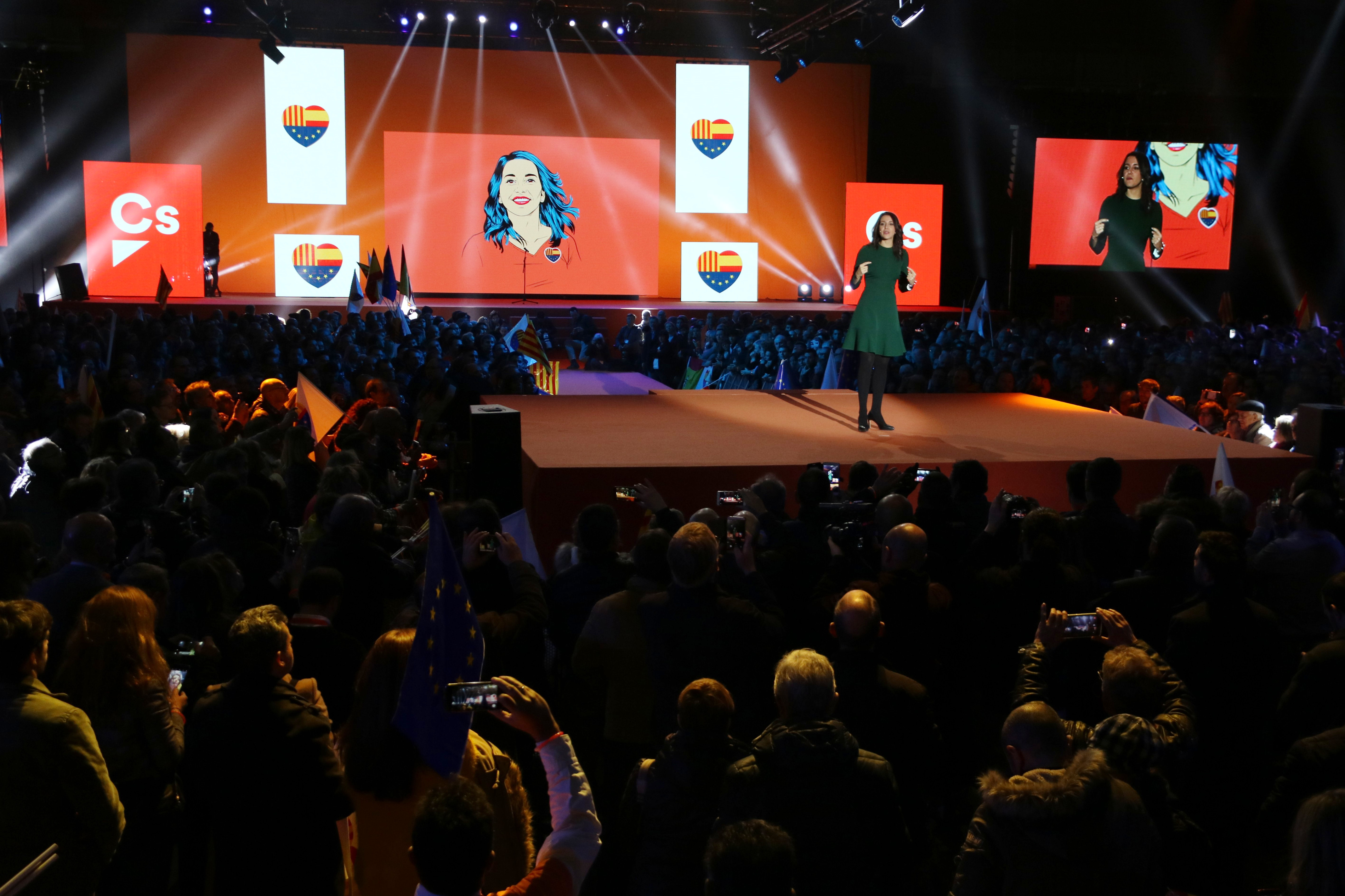 Inés Arrimadas, the candidate for Ciutadans in Catalonia, speaking at the party's main campaign event in Barcelona on December 17 2017 (by Sílvia Jardí)