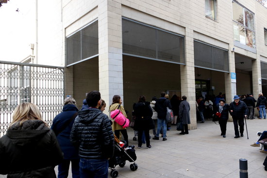 Long queues outside a school in Barcelona