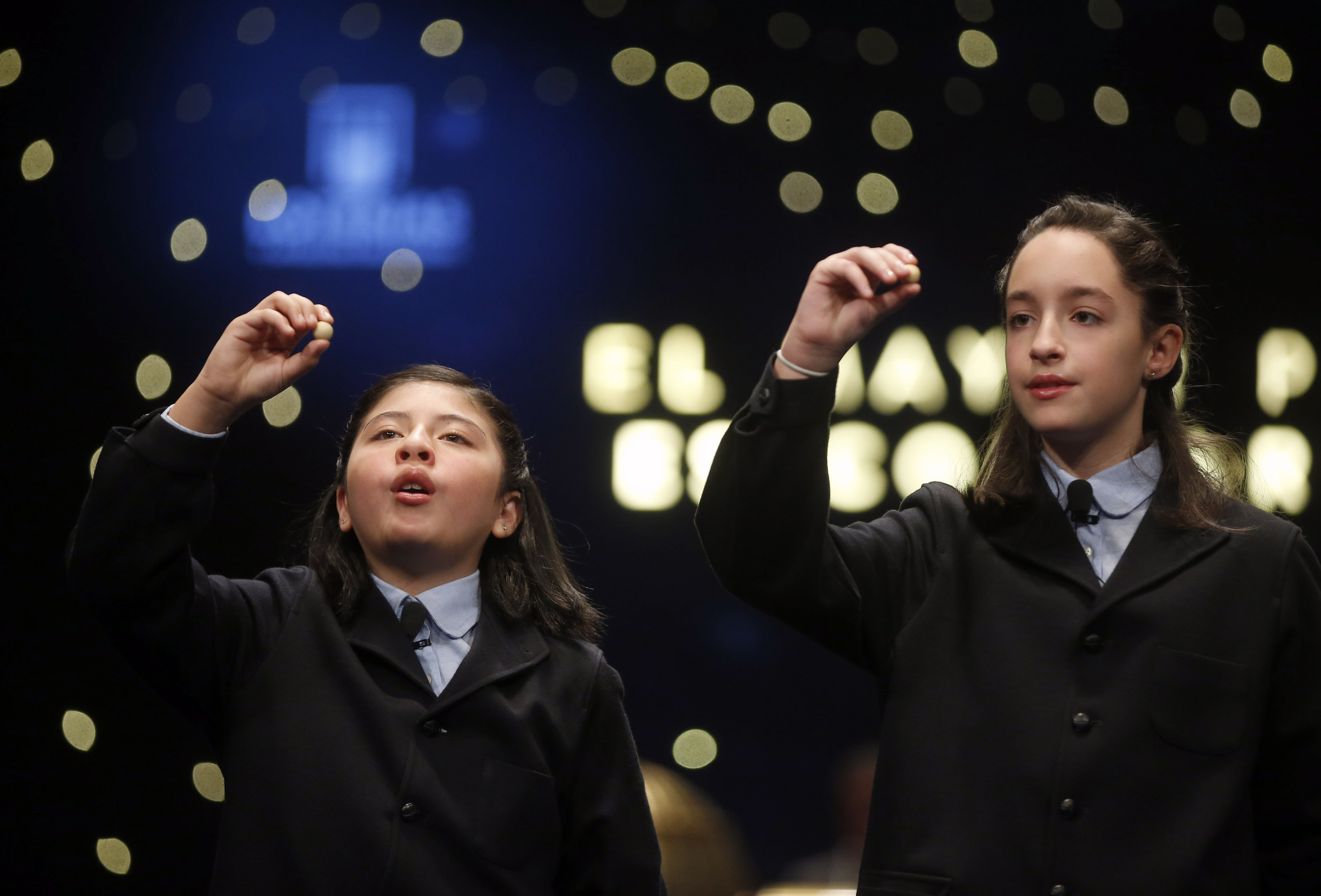 Two schoolgirls from the Sant Ildefons sing out the second biggest winning lottery number for the Spanish Christmas lotto (by Javier Barbancho / ACN)