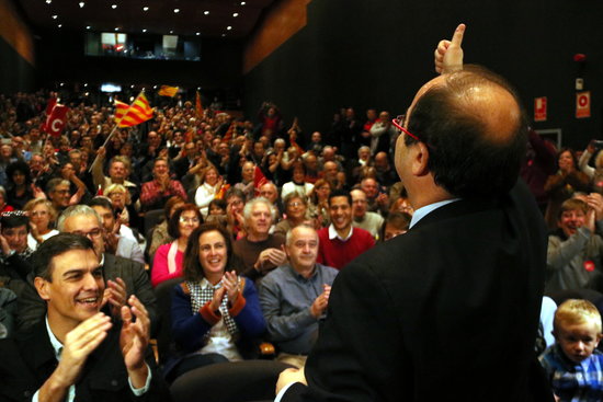 The main candidate for the Socialists, Miquel Iceta, at a rally campaign (by Maria Belmez)