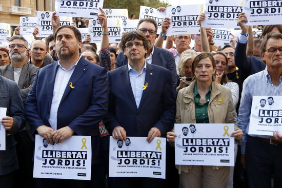 From left to right: vice president Oriol Junqueras, president Carles Puigdemont and former Parliament president Carme Forcadell in a rally on October 21 to demand the release of imprisoned Catalan leaders (by Rafa Garrido)