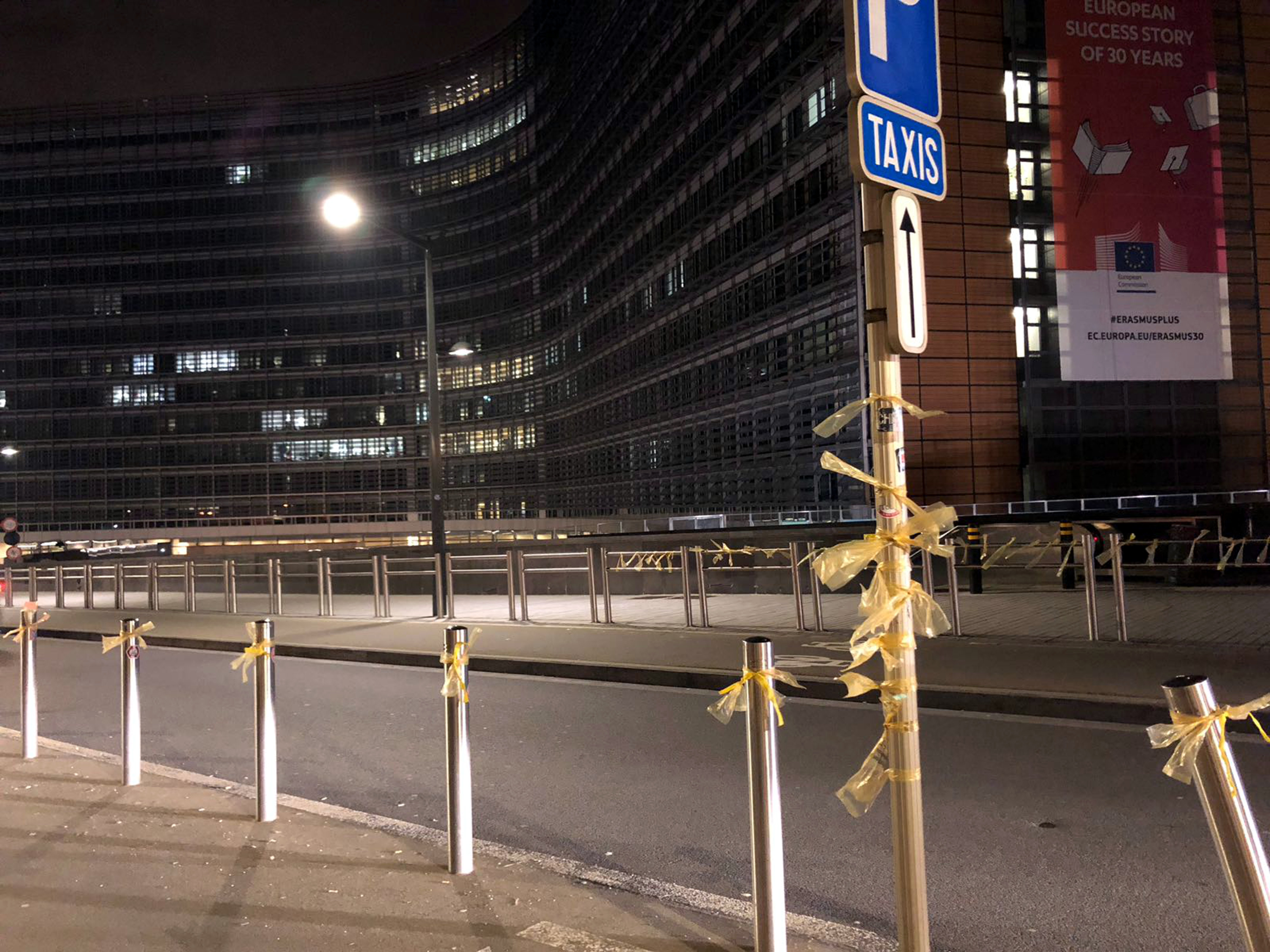 Yellow ribbons tied to the structures around the European Commission by the Brussels CDR on January 14 2018 (by CDR Brussels)