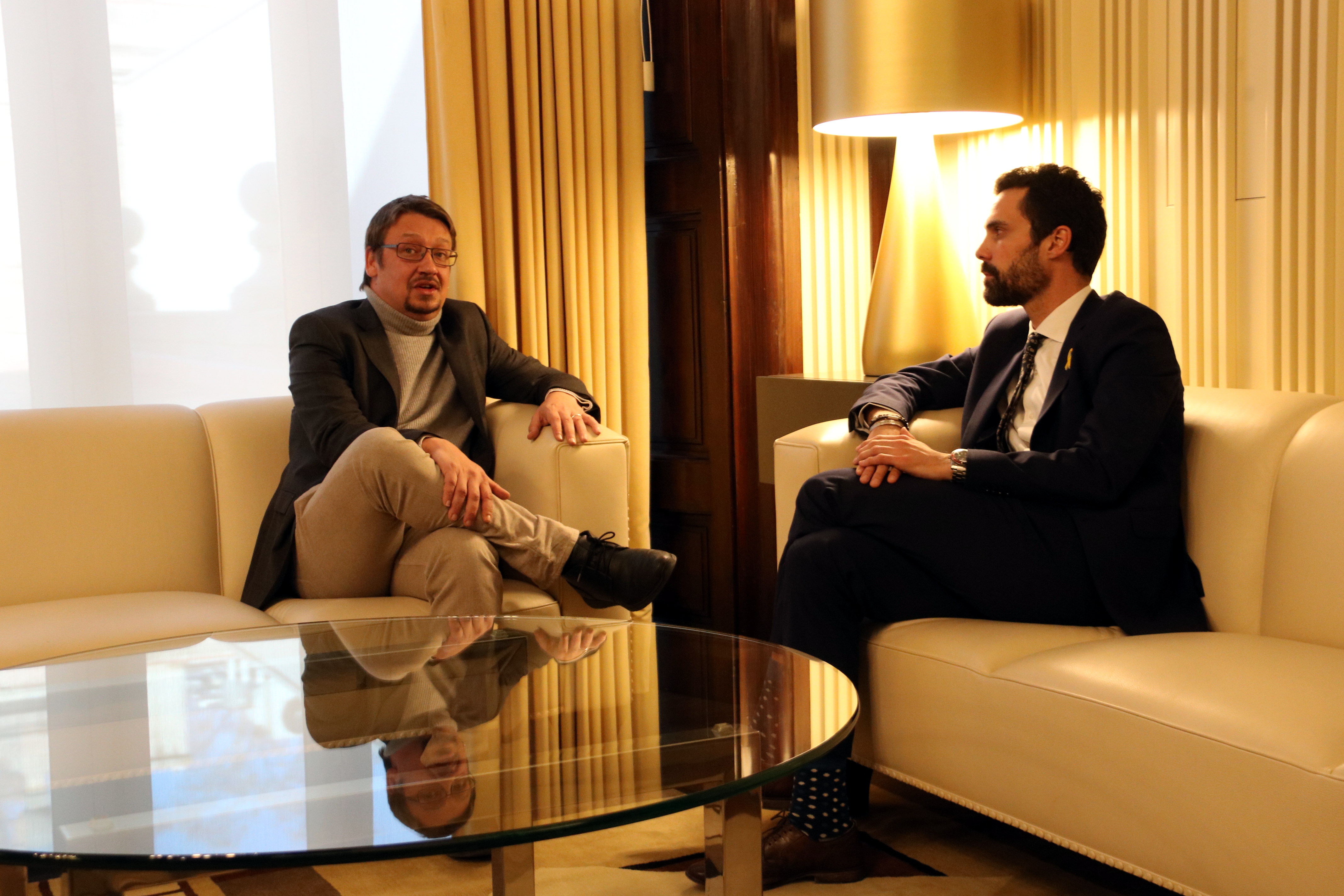 Catalan Parliament President, Roger Torrent, with the leader of Catalonia in Common, Xavier Domènech (by ACN)