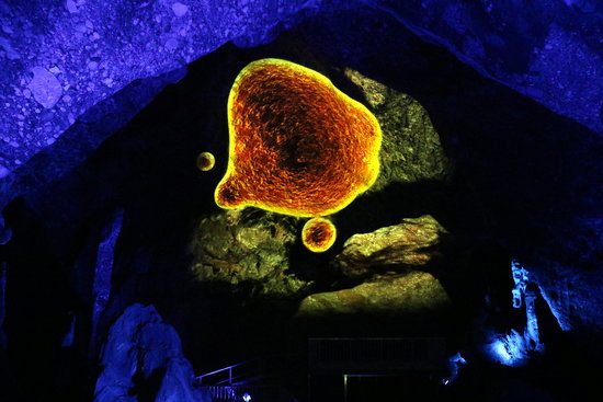 Audiovisual mapping of the Montserrat caves in Collbató (by Àlex Recolons)
