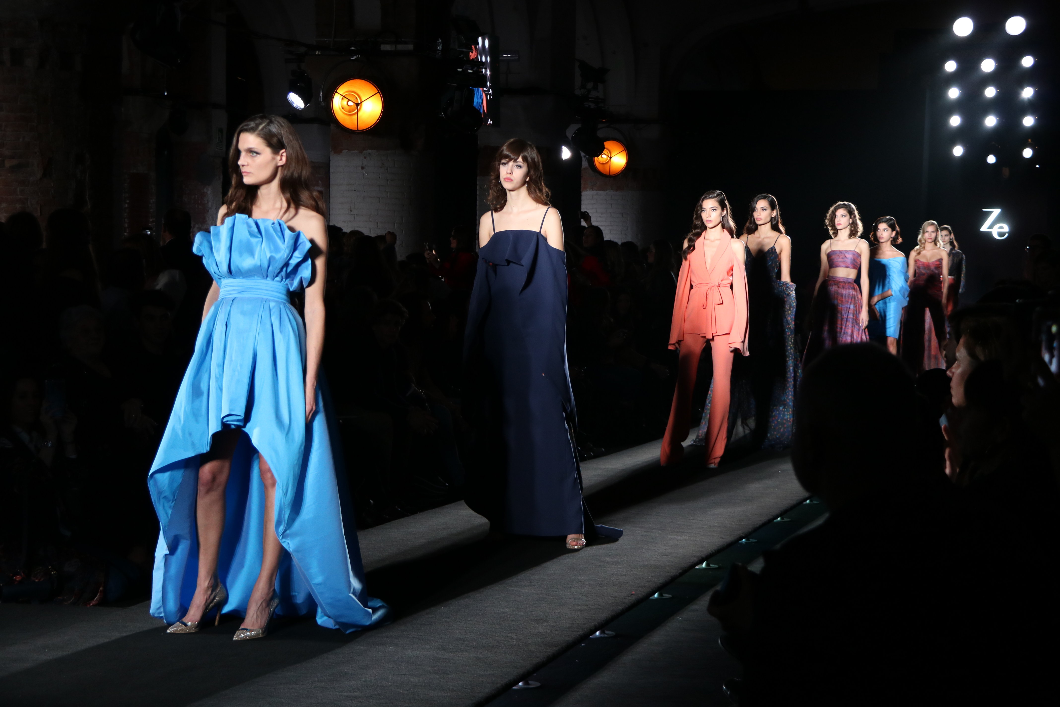 Models on the runway displaying Ze García's 'Millenial Couture' collection on January 29 2018 (by Andrea Zamorano)
