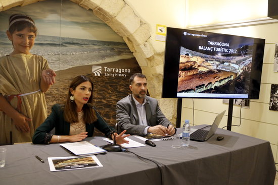 Tarragona tourist councillor, Inma Rodriquez, alongside Angel Arenas of Patronat Municpal de Turisme (by ACN)