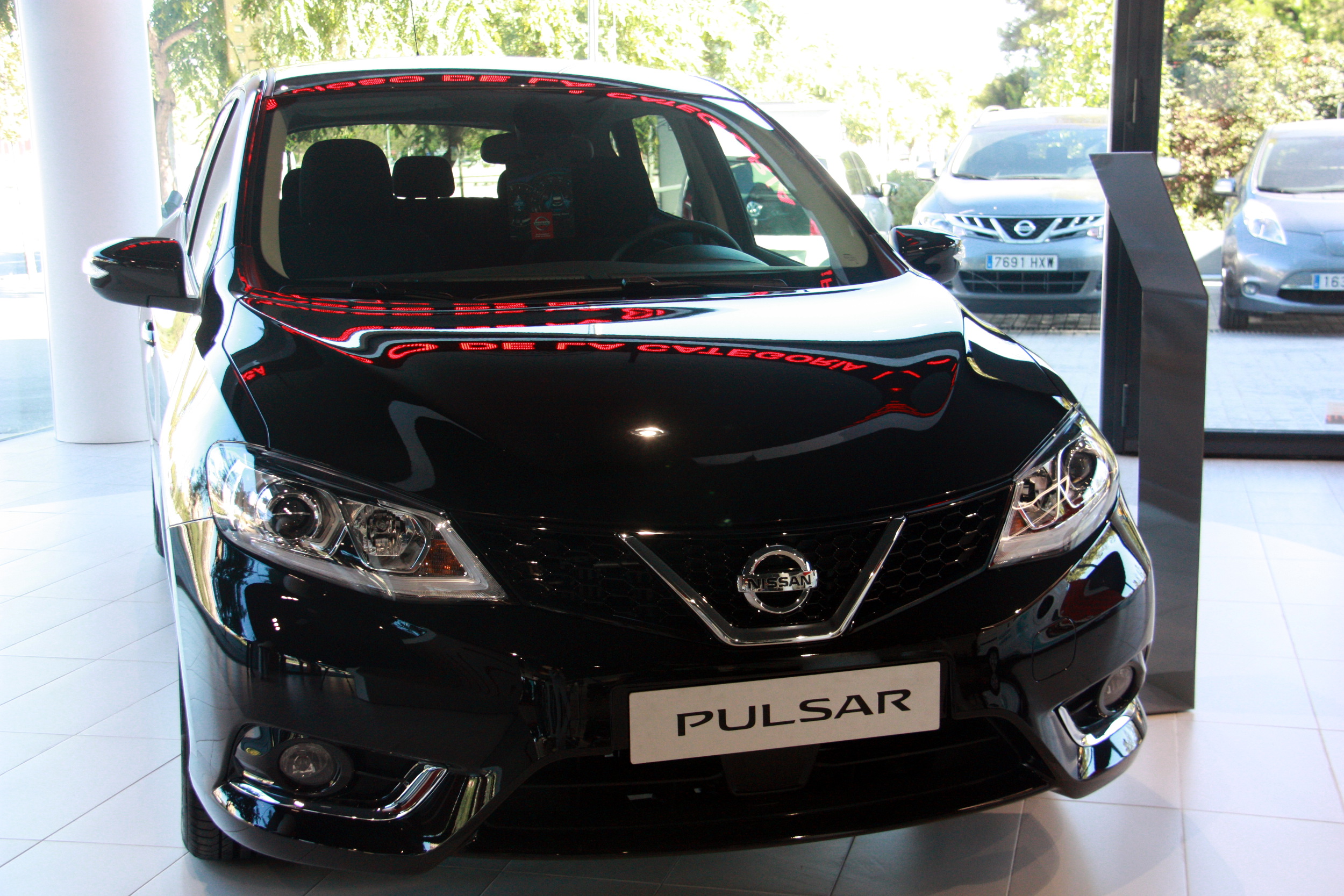 The new Pulsar model on display at the Nissan center on Octobver 23 2014 (by Sergi Sabaté)