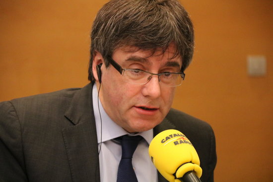 Carles Puigdemont during the interview with Catalunya Ràdio (by Blanca Blay)