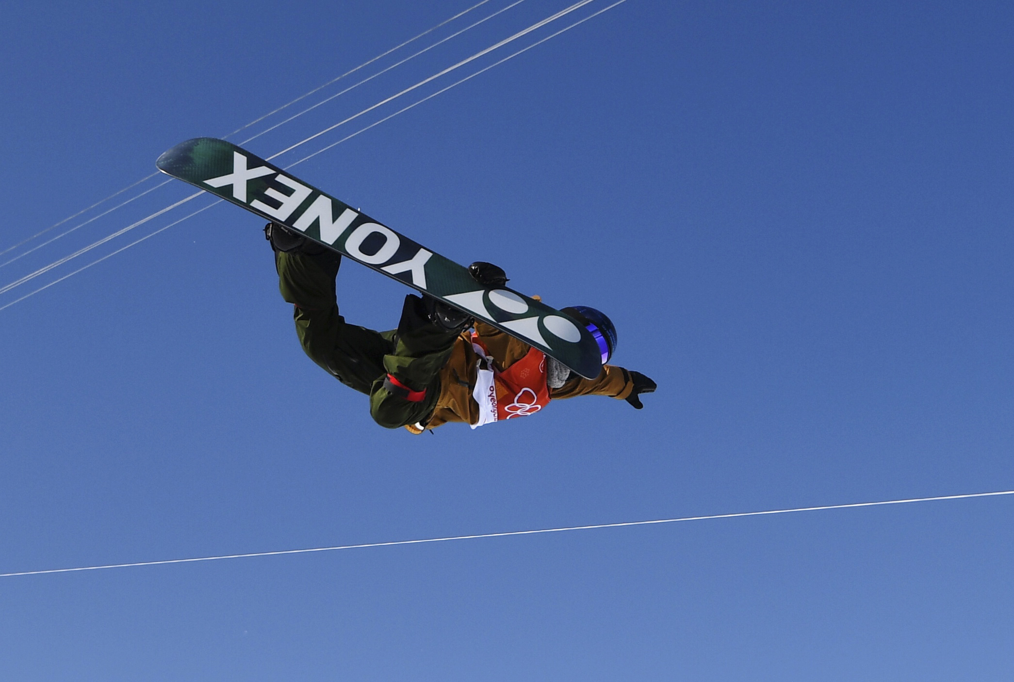 Queralt Castellet competing in the women's halfpipe finals (by Reuters)