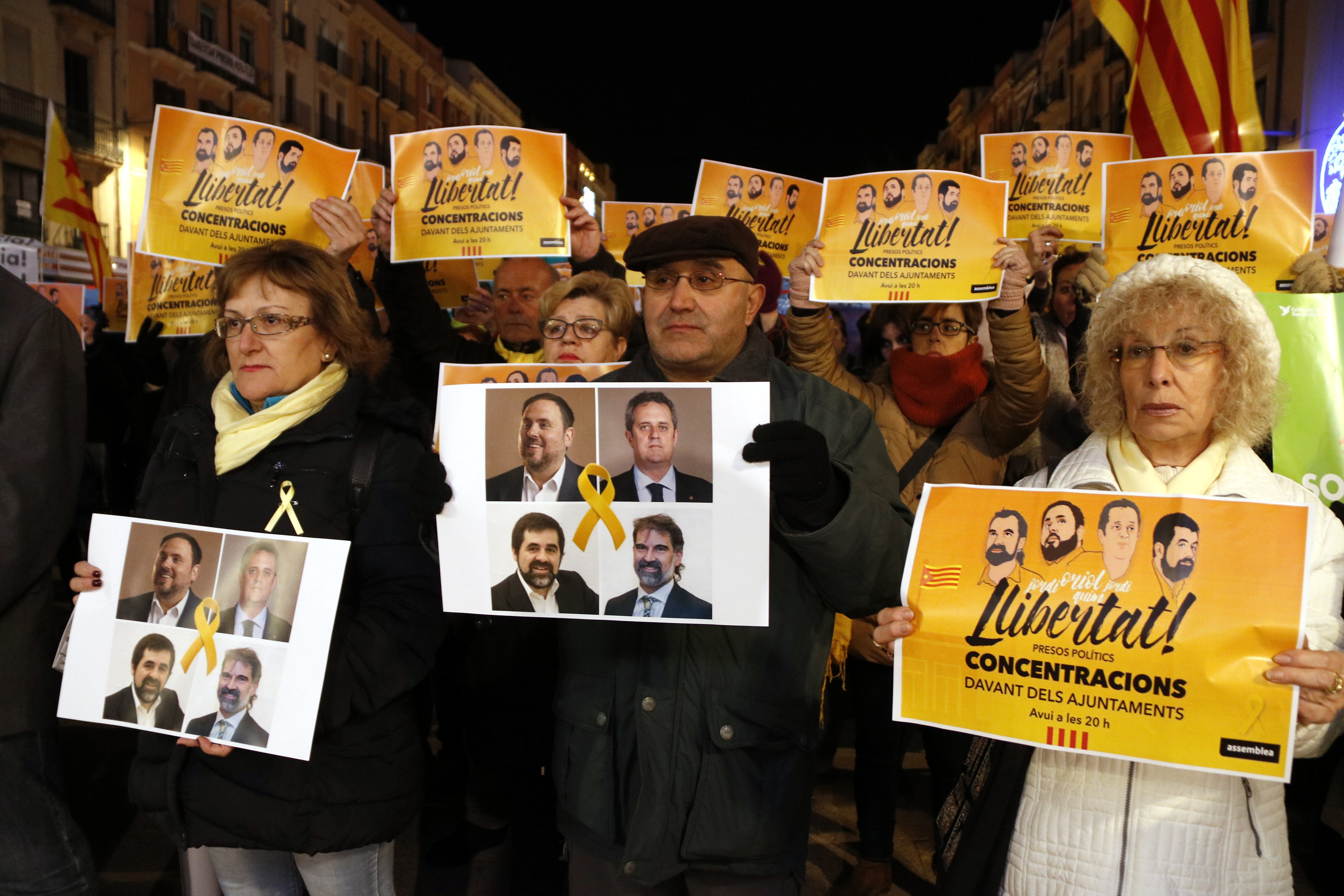 Protesters urge the release of Catalan prisoners (by Roger Segura)