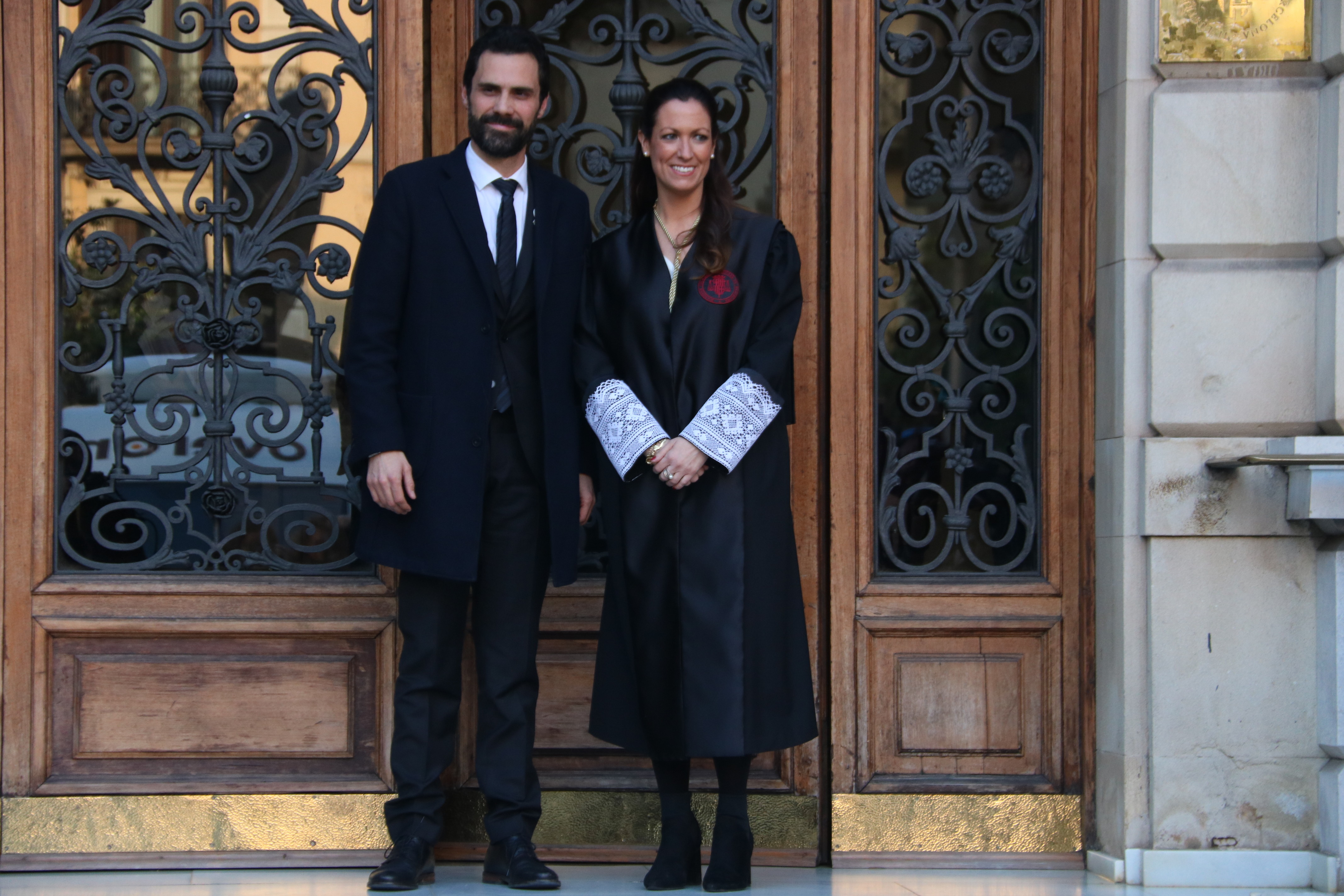 Catalan parliament speaker Roger Torrent with the dean of ICAB, Maria Eugènia Gay on February 23 2018 (by Maria Belmez)