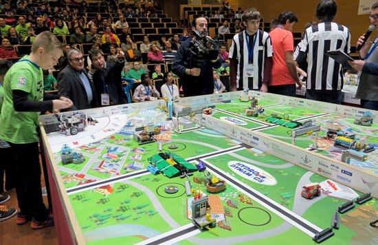 People taking part in the First Lego League competition (by ACN)