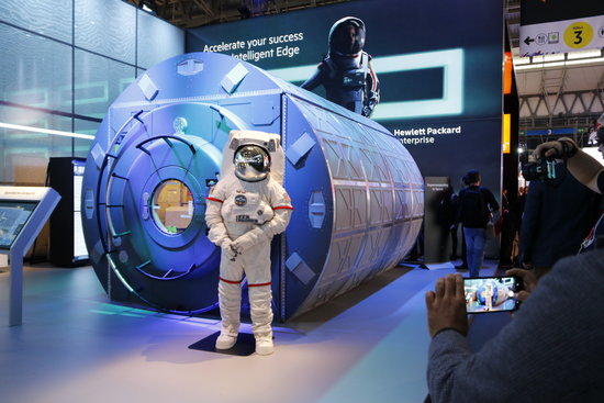 HP brings a 'spaceship' to the Mobile World Congress (by ACN)
