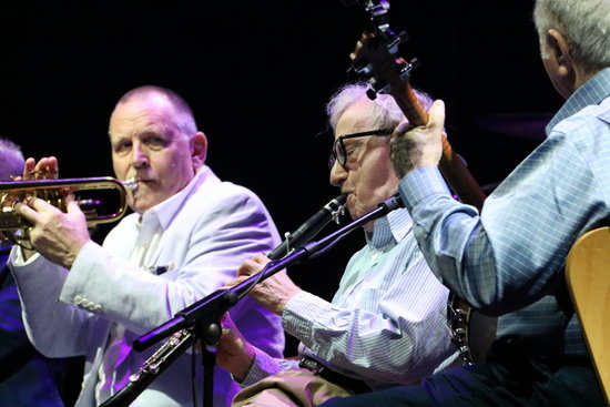 Woody Allen performs at the Cap Roig festival in 2017 (by ACN)