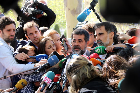 Jordi Sànchez speaking to the press in Madrid on October 6, a week before he entered jail (by Tània Tàpia)