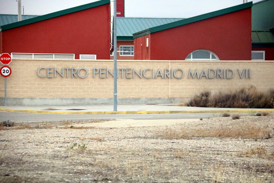 Outside the prison in Estremera, the Madrid region (by ACN)