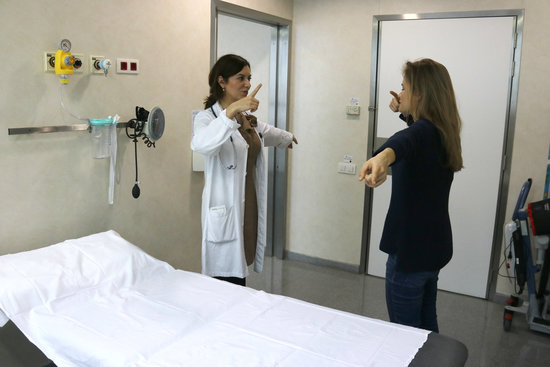 A patient in the Guttmann Institute (by Jordi Pujolar)