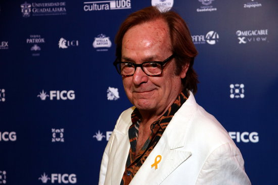 Catalan director Ventura Pons wearing a yellow ribbon (by Pere Francesch)
