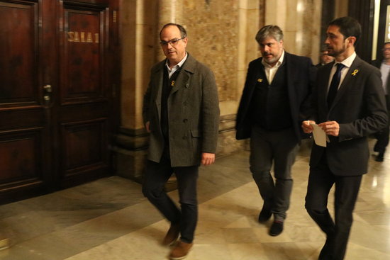 Jordi Turull alongside Albert Batet and Damià Calvet at Parliament (by ACN)